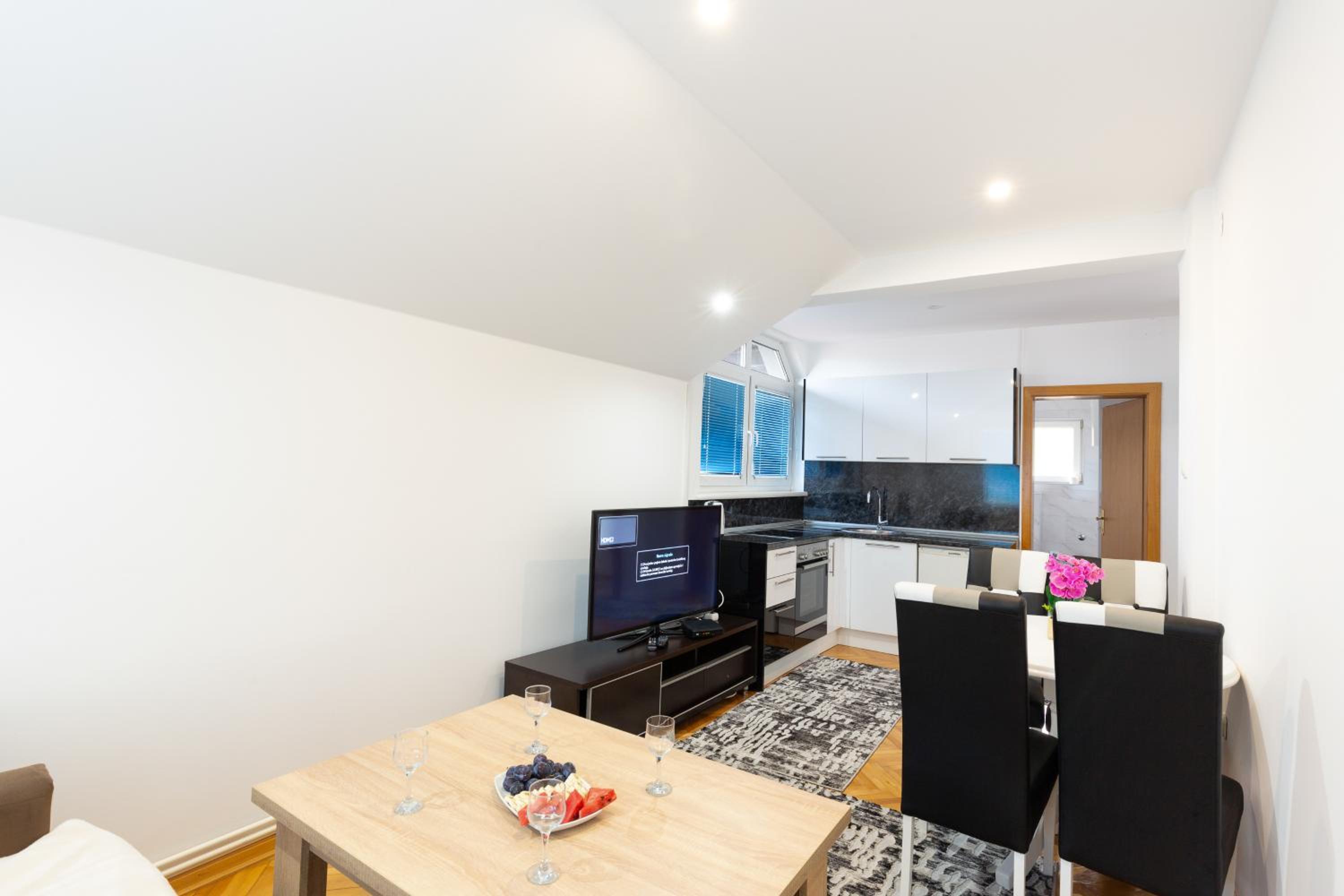 One-Bedroom Apartment photo 3