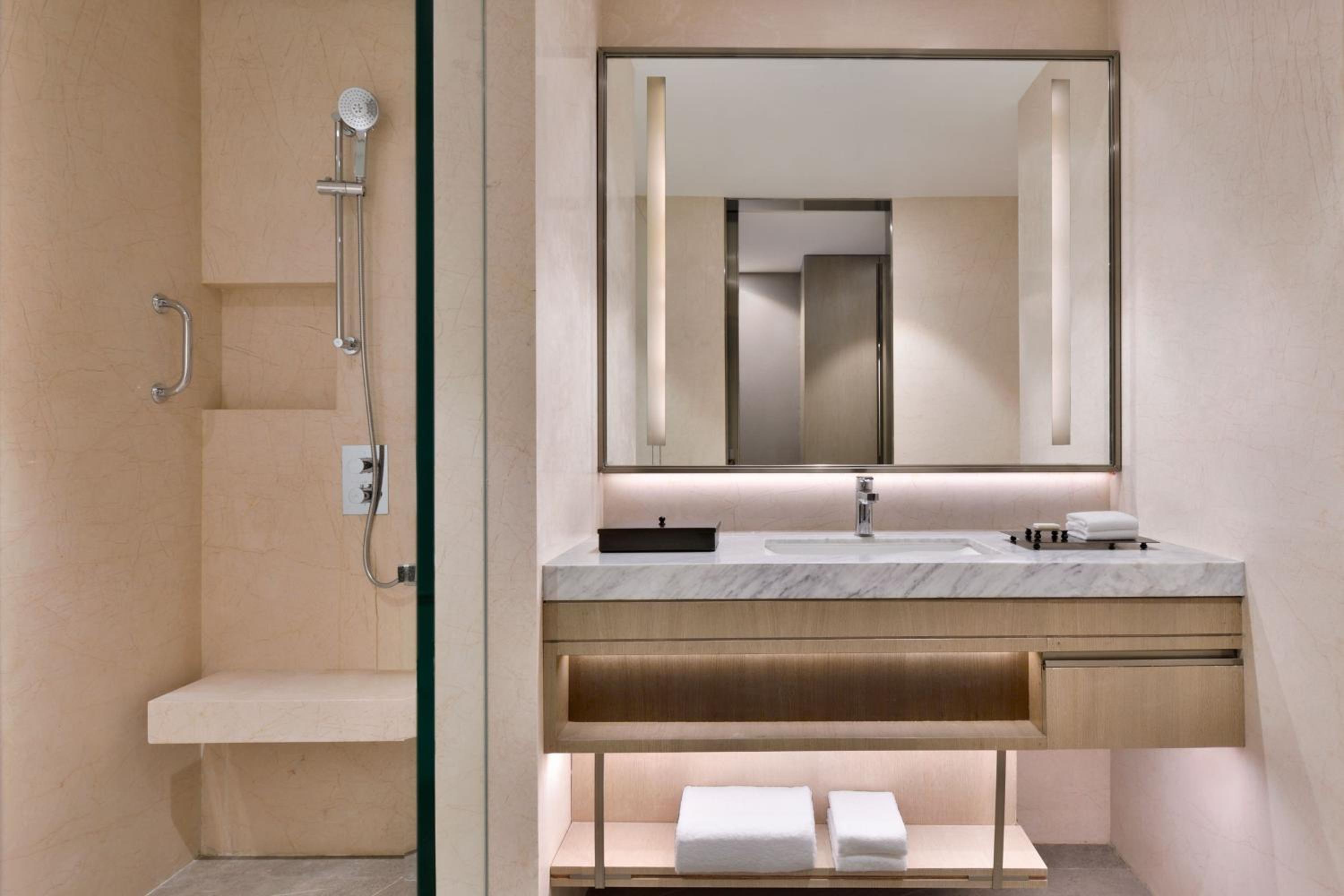 Twin Room with City View - 10% discount on Food and Soft Beverage, Spa and Airport Transfers photo 2
