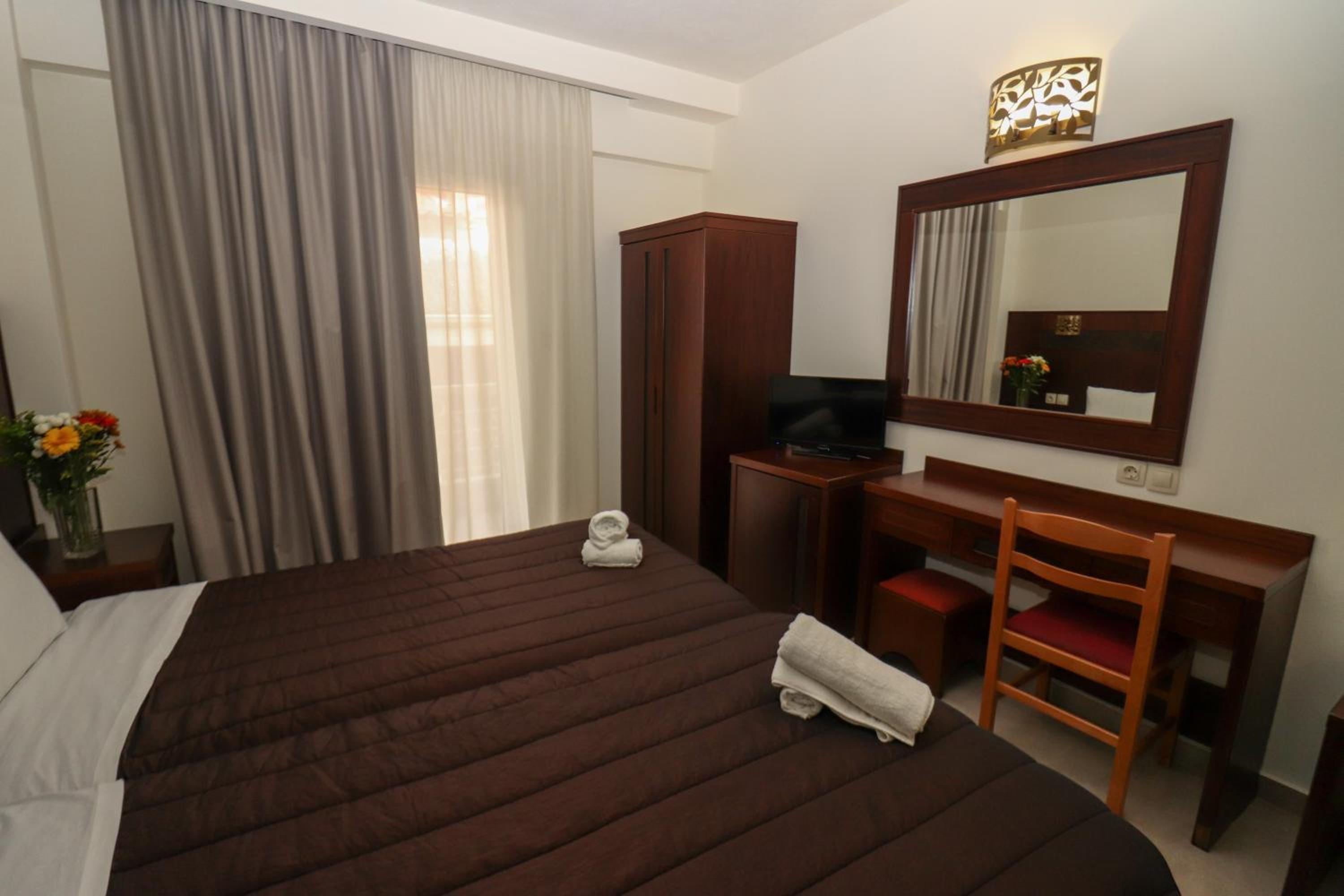  Double or Twin Room with Pool View photo 1
