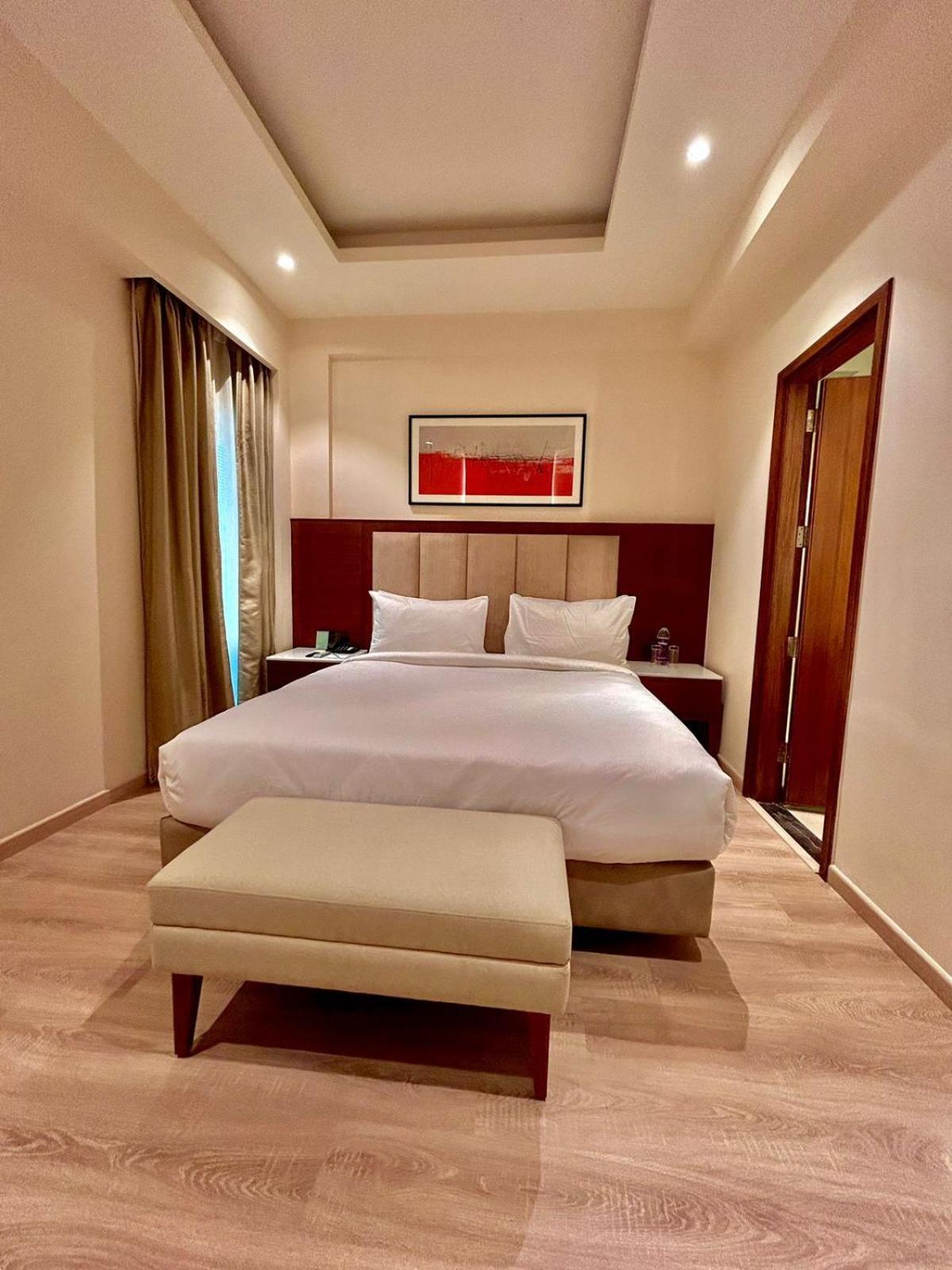 Standard King Room photo 3