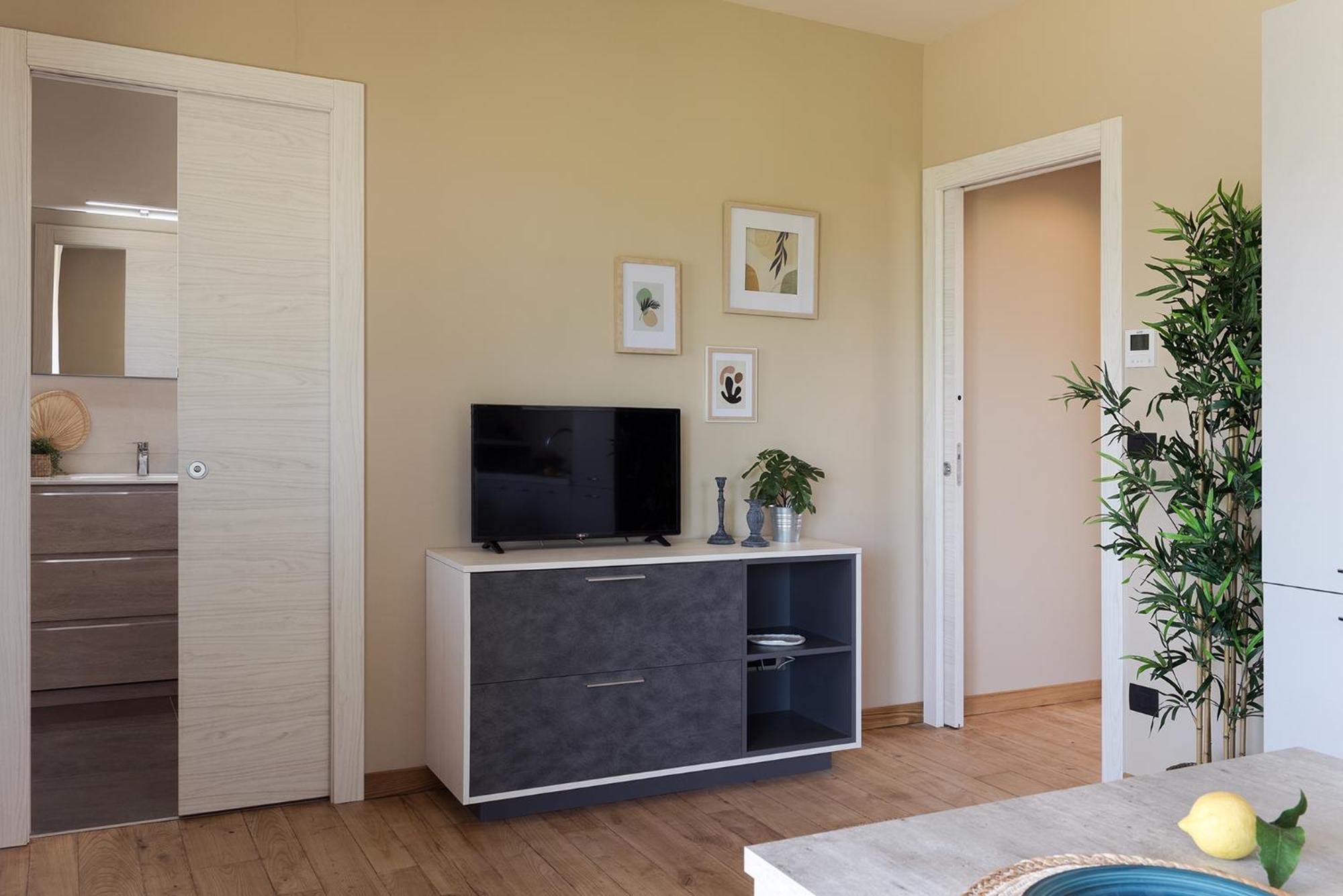One-Bedroom Apartment photo 1