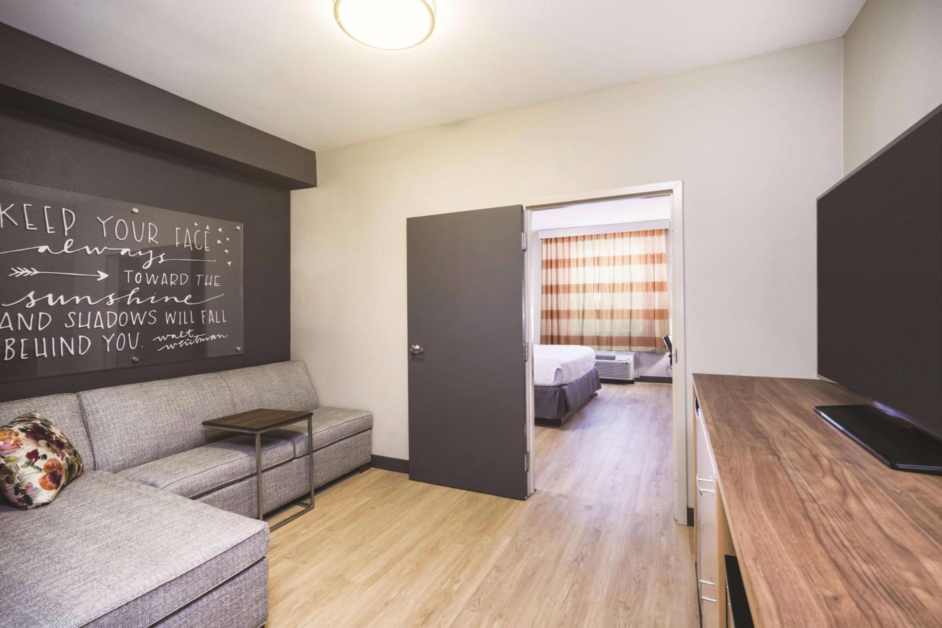 One-Bedroom King Suite with Tub with Grab Bars - Mobility Accessible/Non-Smoking photo 1