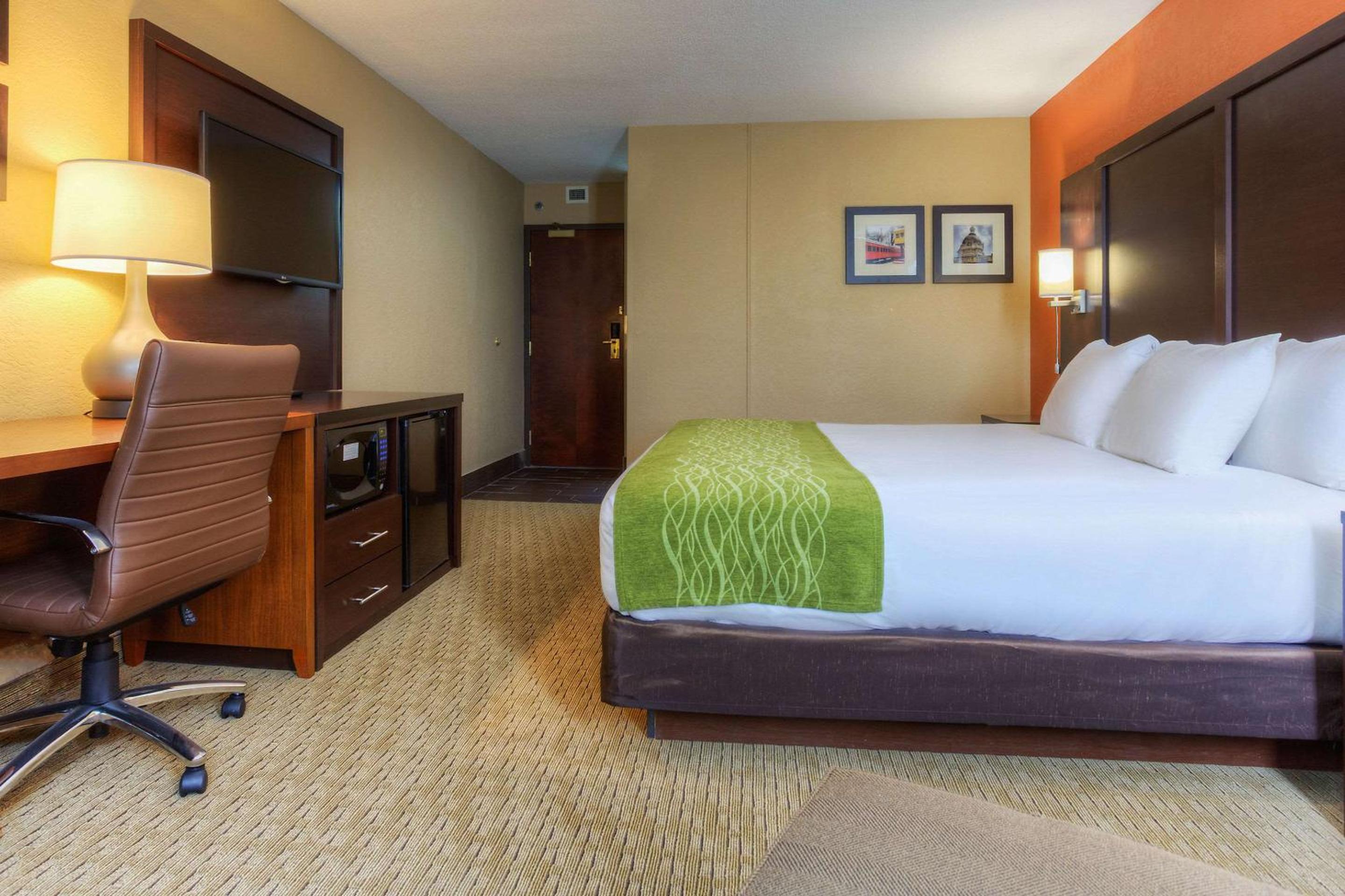 King Room - Non-Smoking - Photo 1