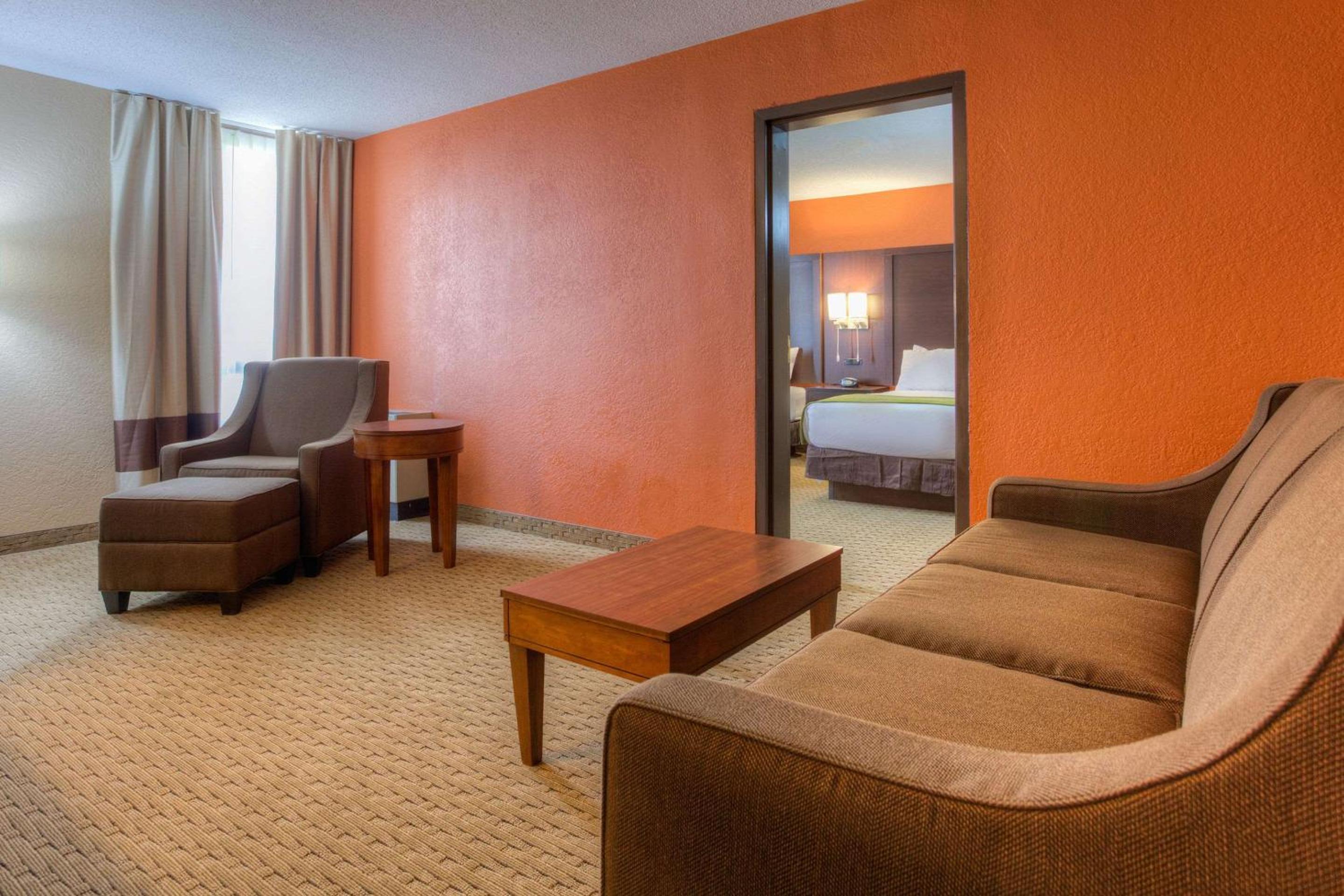 Suite With Two Double Beds-Disabilty Access/ Non -Smoking photo 1