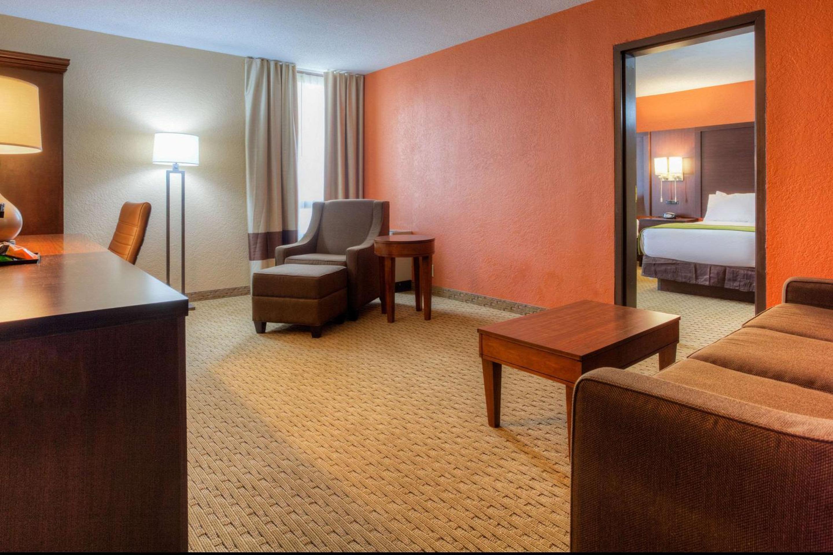 Suite With Two Double Beds-Disabilty Access/ Non -Smoking photo 2