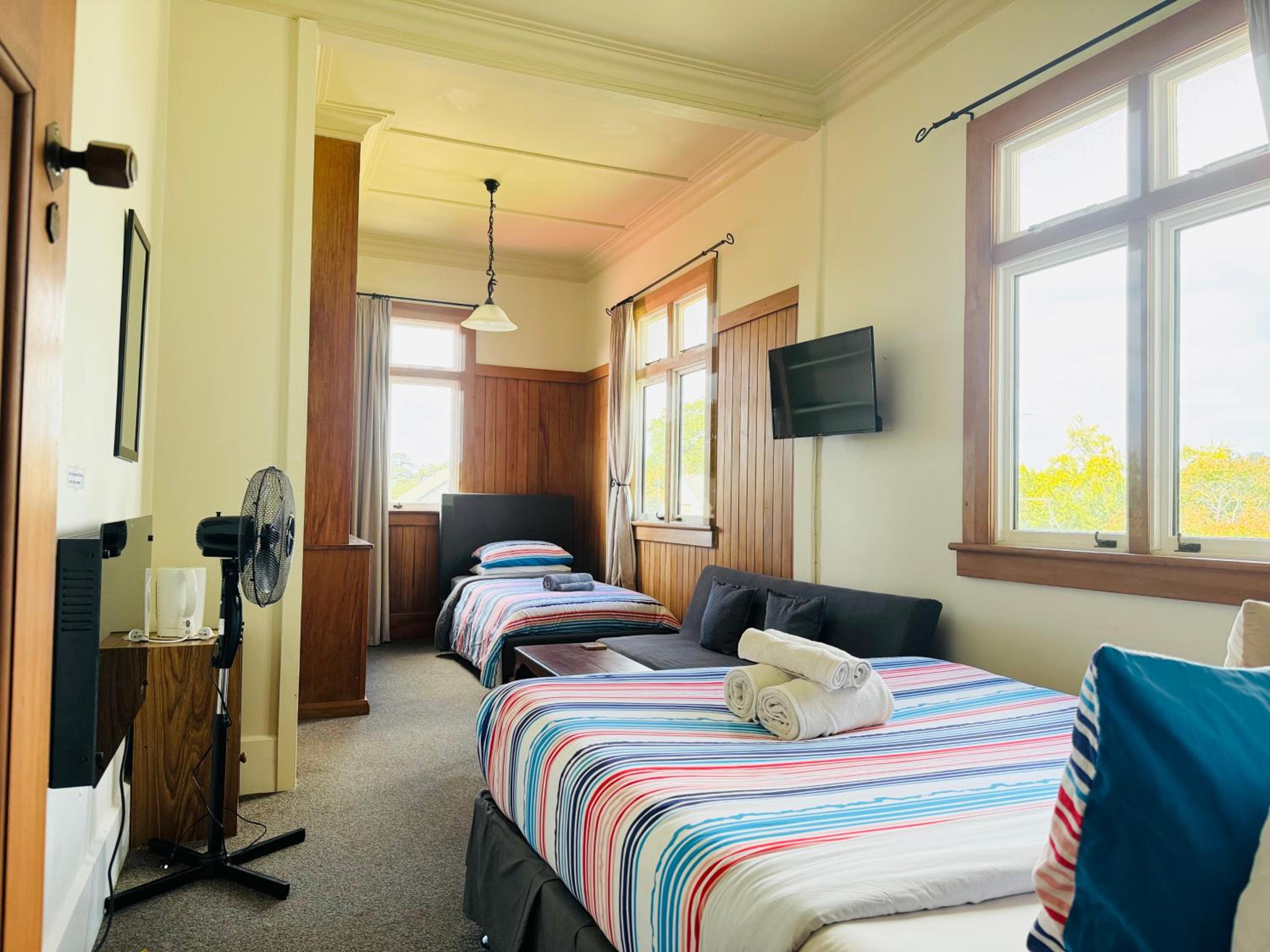 Double Room with Private Bathroom - Photo 2