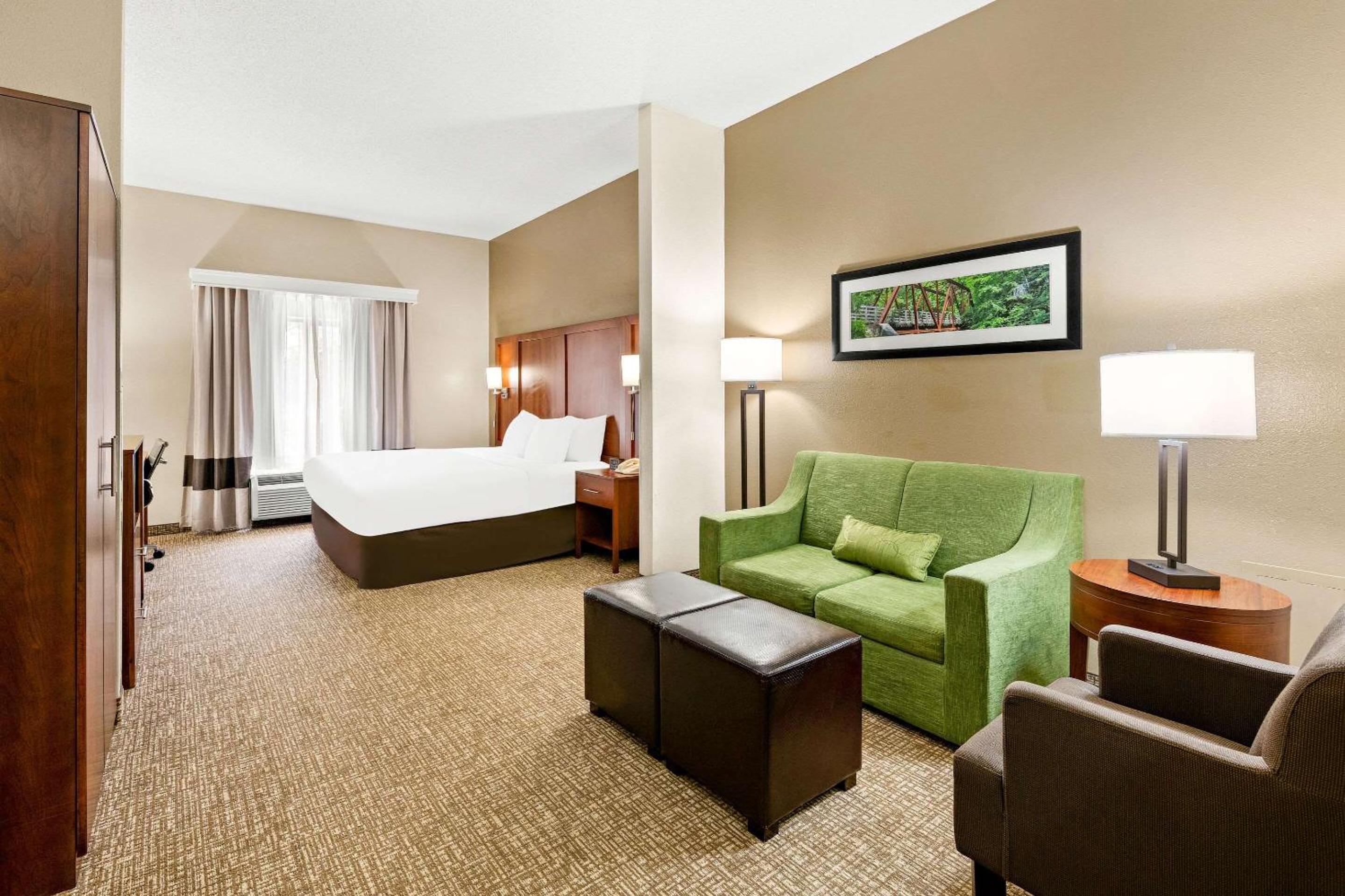 King Suite with Hot Tub- Non-Smoking