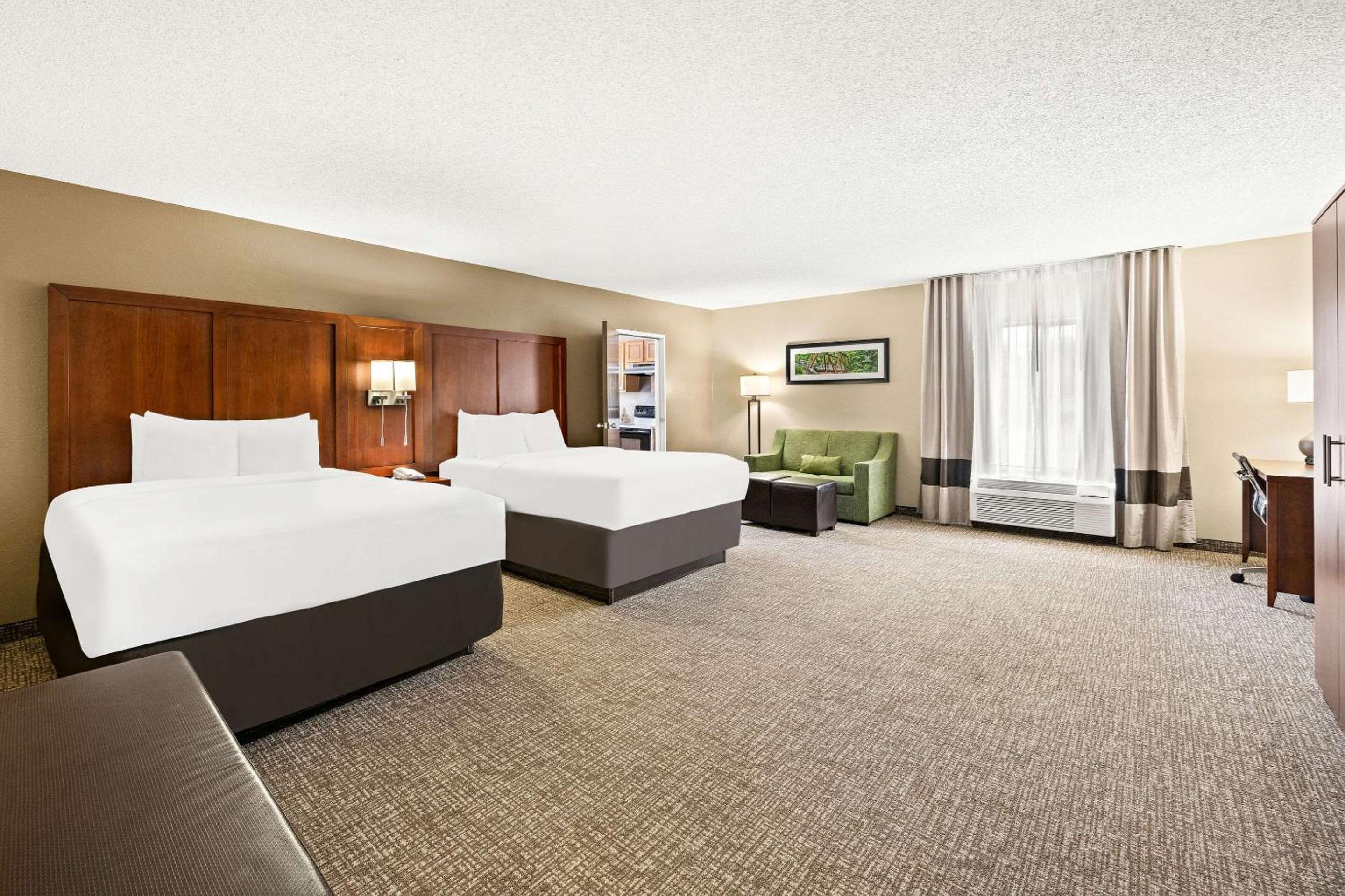 Efficiency One Room Suite with Two Queen Beds and Sofa bed - Non Smoking - Photo 2