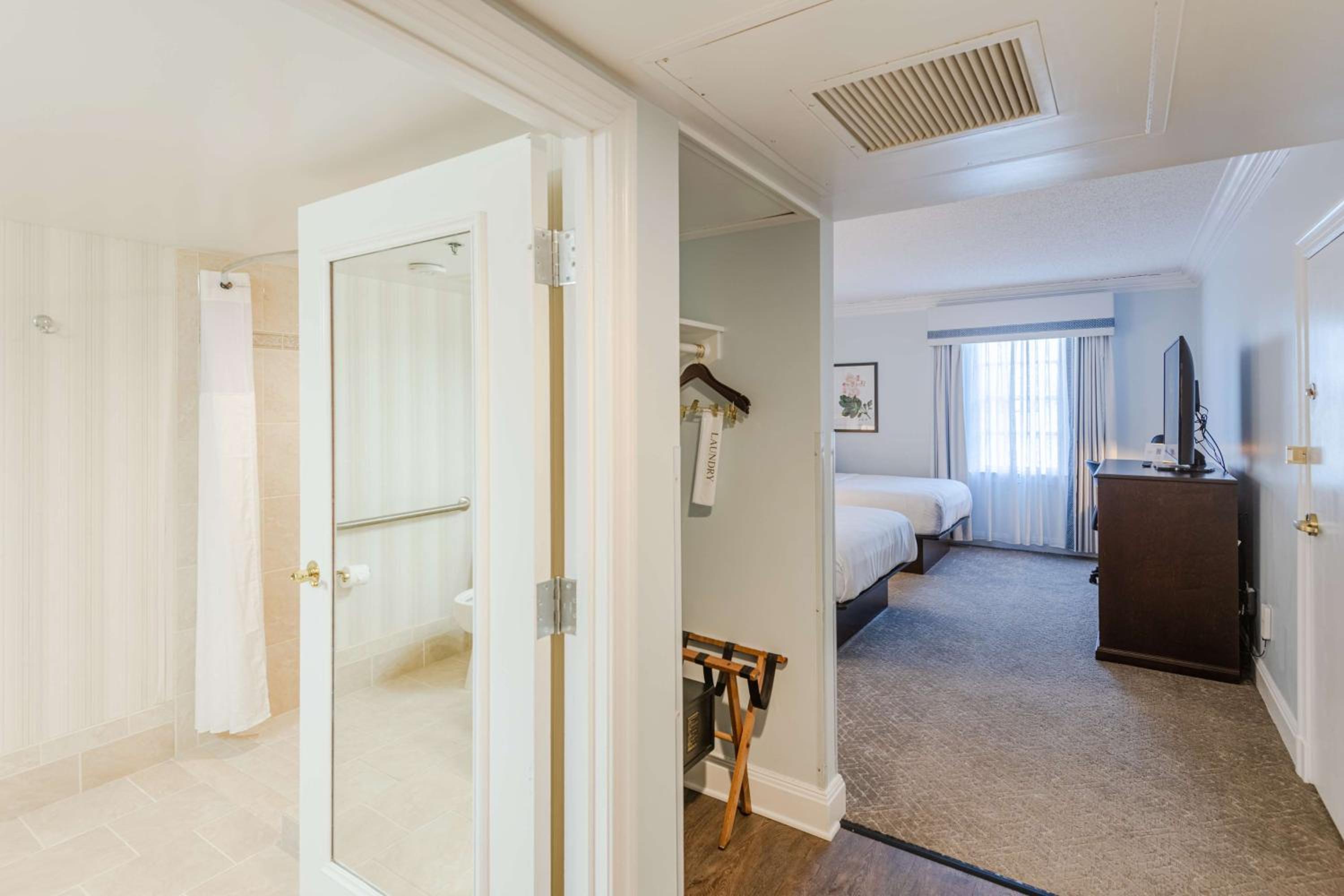 Queen Room with Two Queen Beds and Roll-In Shower - Mobility Access/Non-Smoking - Photo 1
