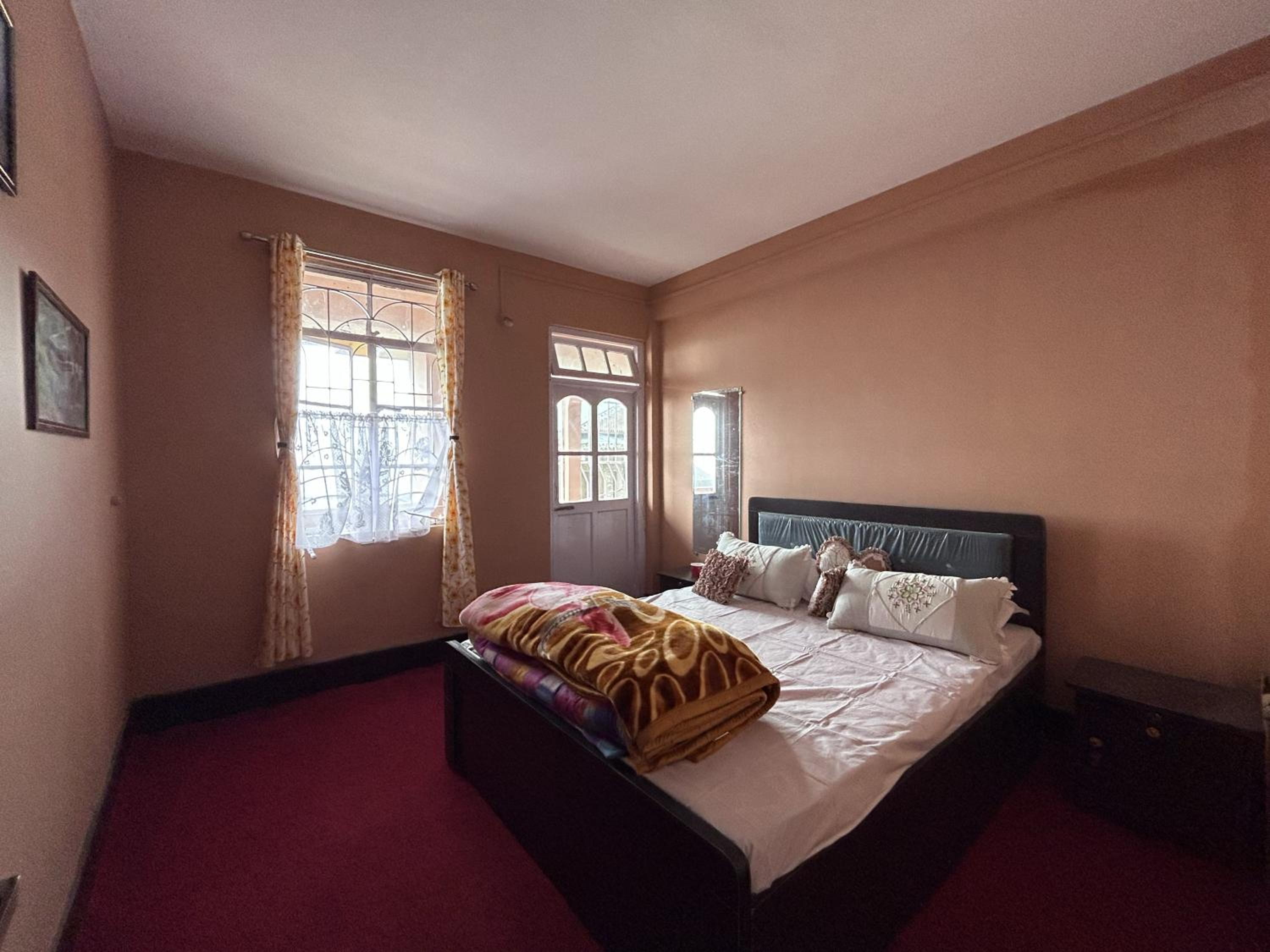 Double Room with Shared Bathroom photo 1