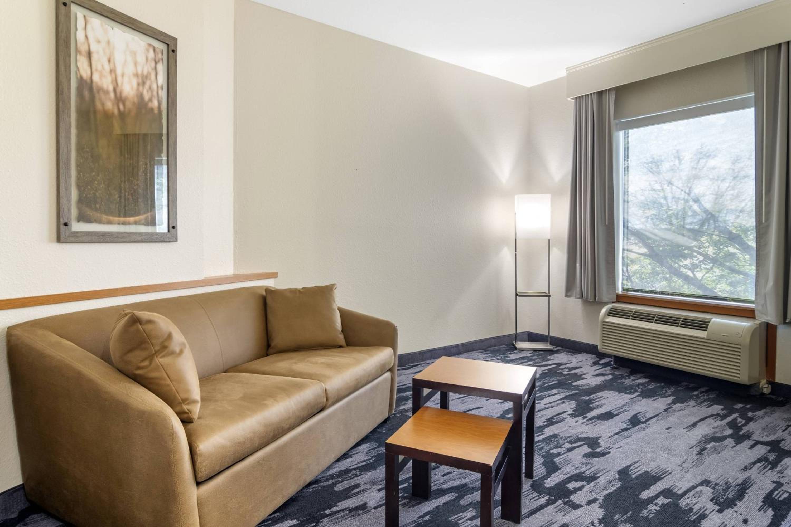 One-Bedroom King Suite with Sofa Bed - Photo 3