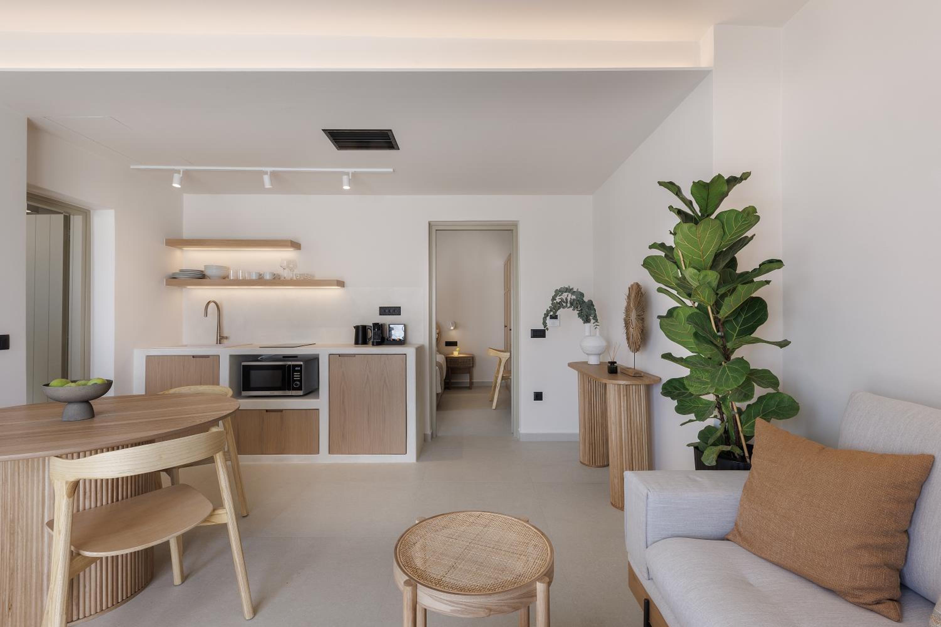 1 Bedroom apartment with partial sea view and Hot Tub