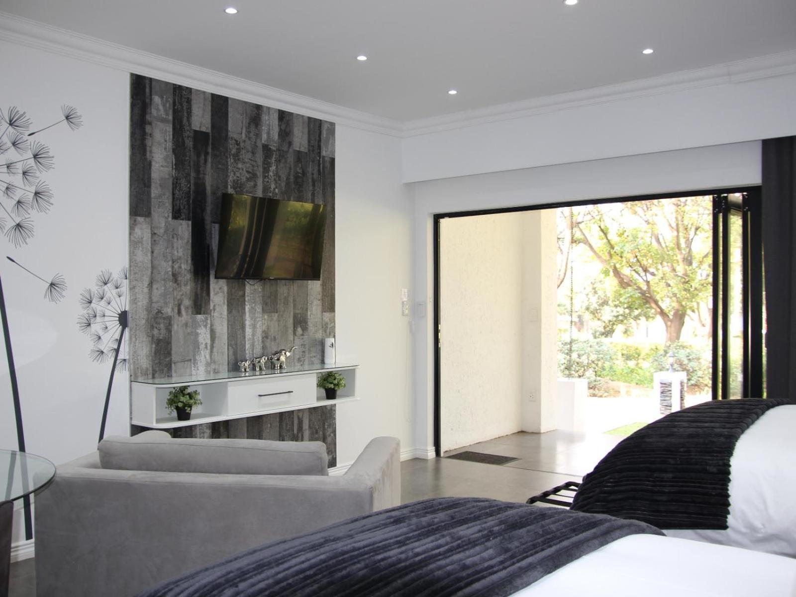 Family Room with Garden View