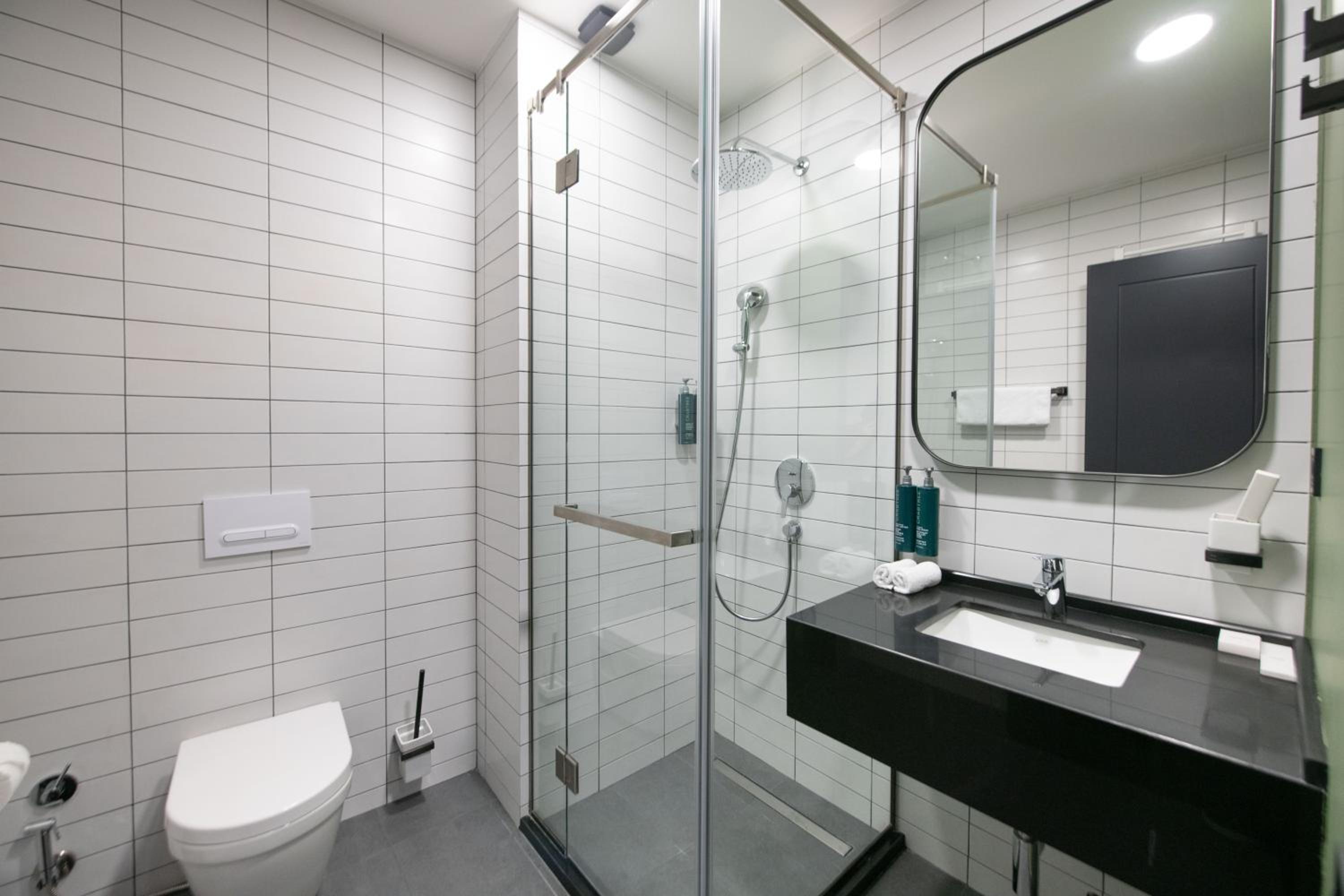 One-Bedroom Premium Balcony Suite with Kitchen
