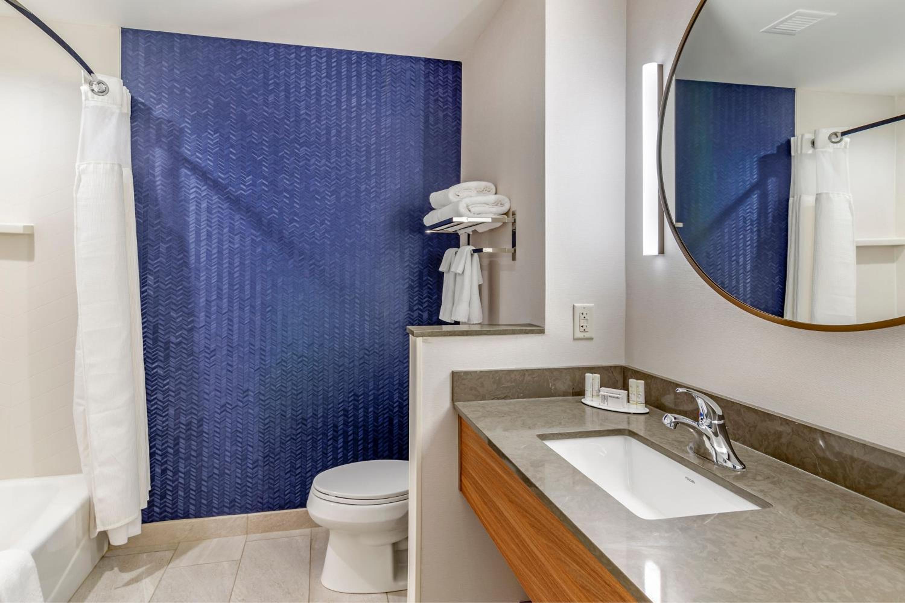 Queen Room with Two Queen Beds and Bathtub - Mobility Access/Hearing Accessible photo 2