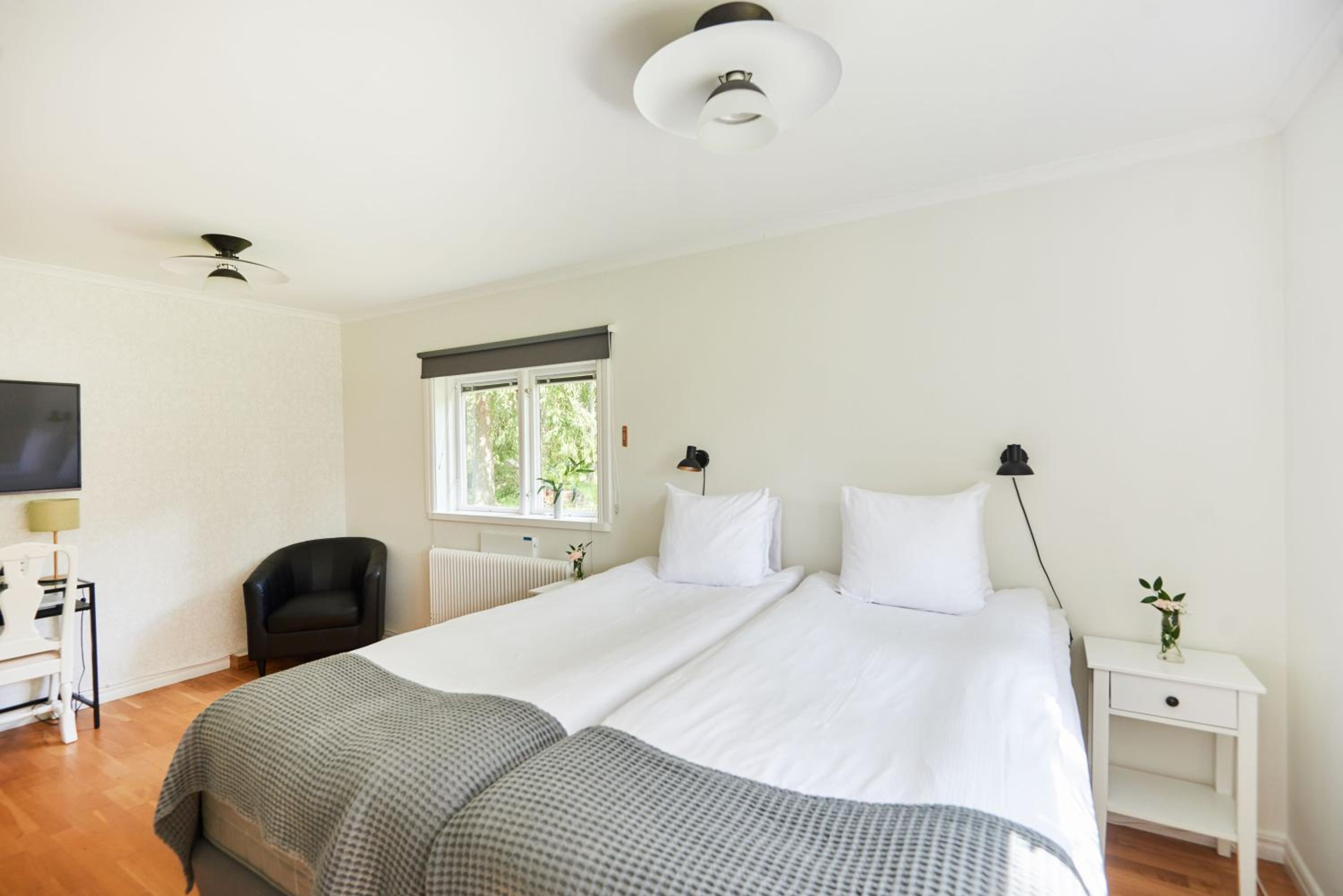 Standard Twin Room - Photo 1
