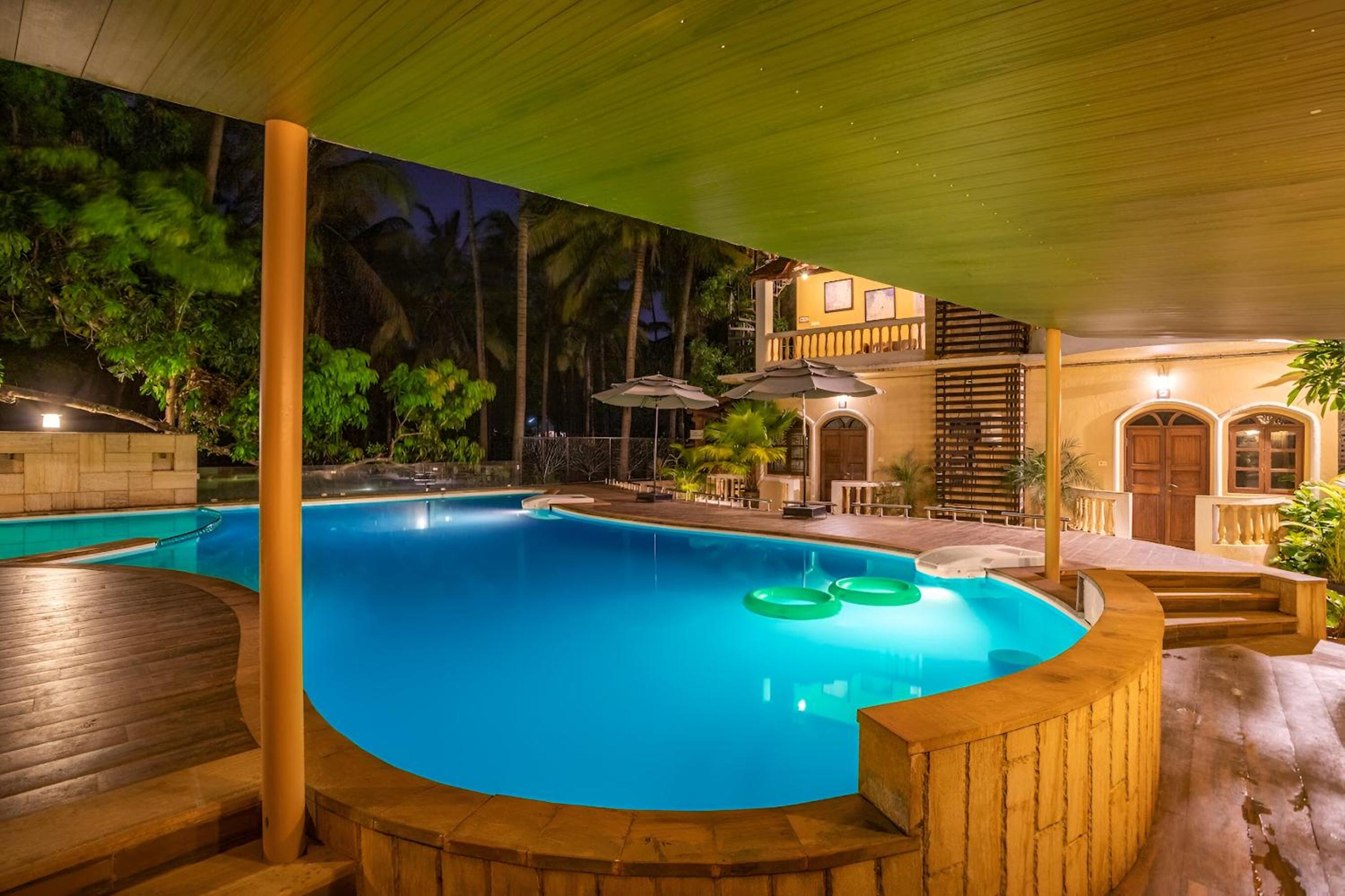 Studio With Pool View photo 3