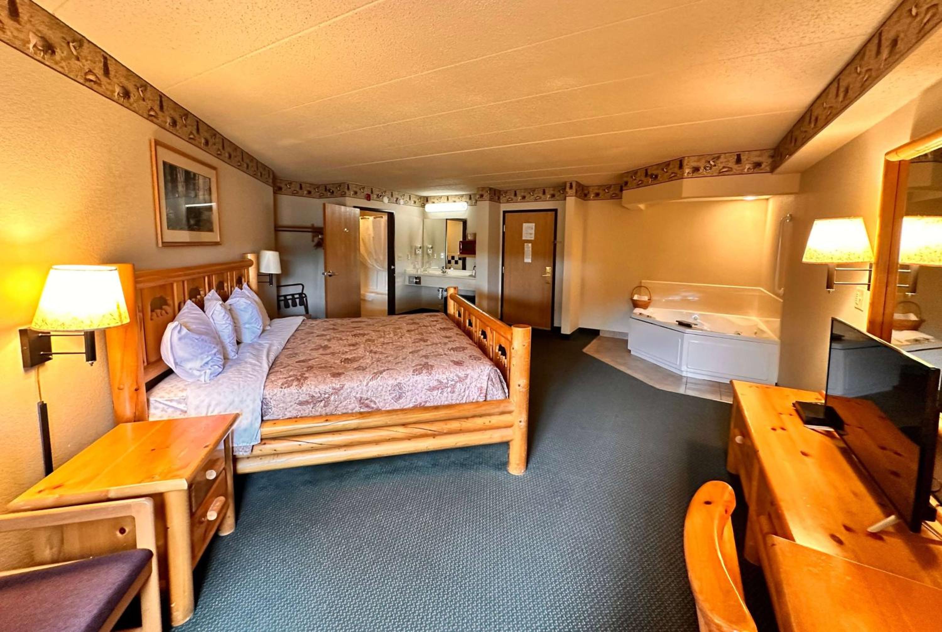 Superior King Suite - Non-Smoking - Photo 5
