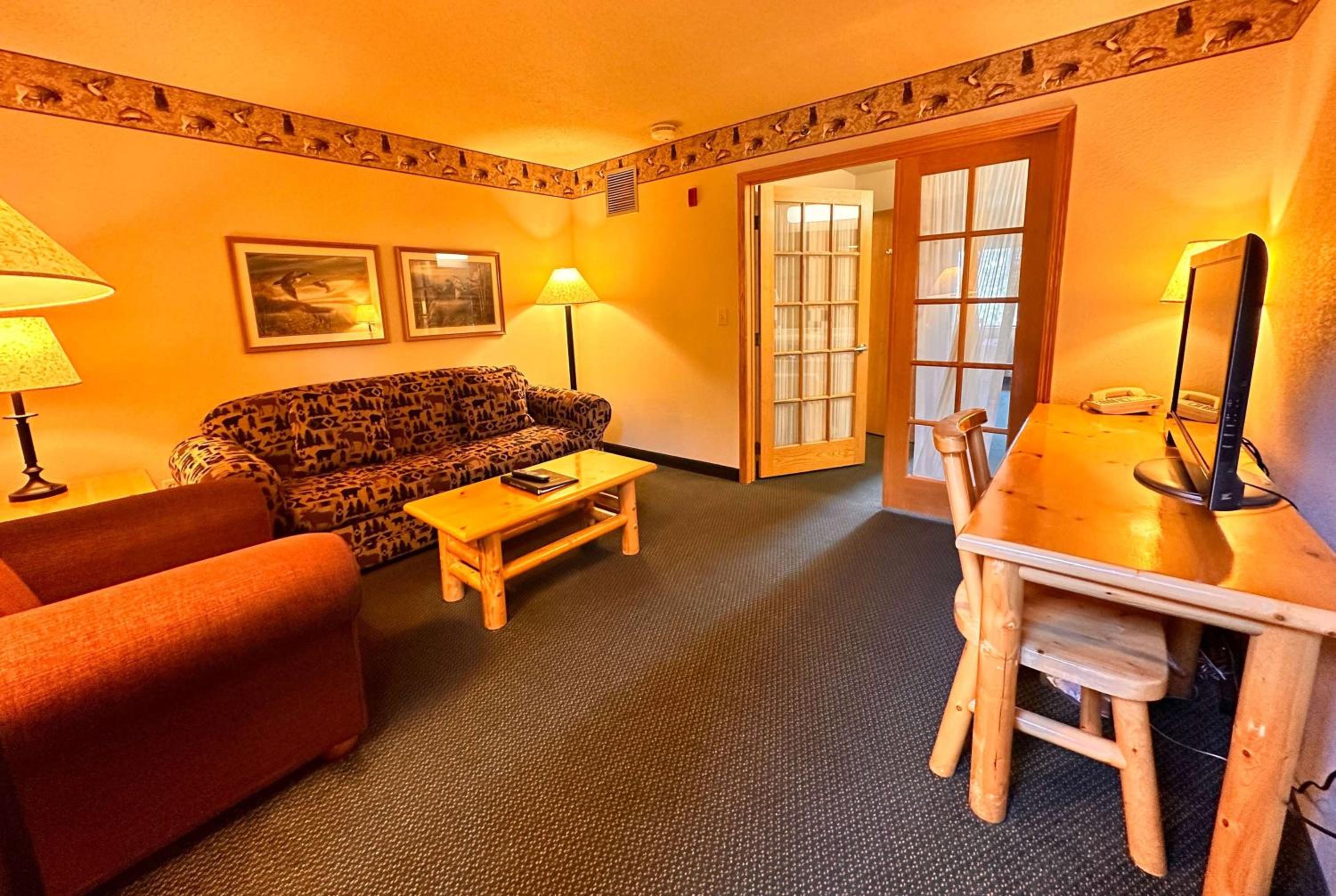One-Bedroom King Suite - Non-Smoking - Photo 1