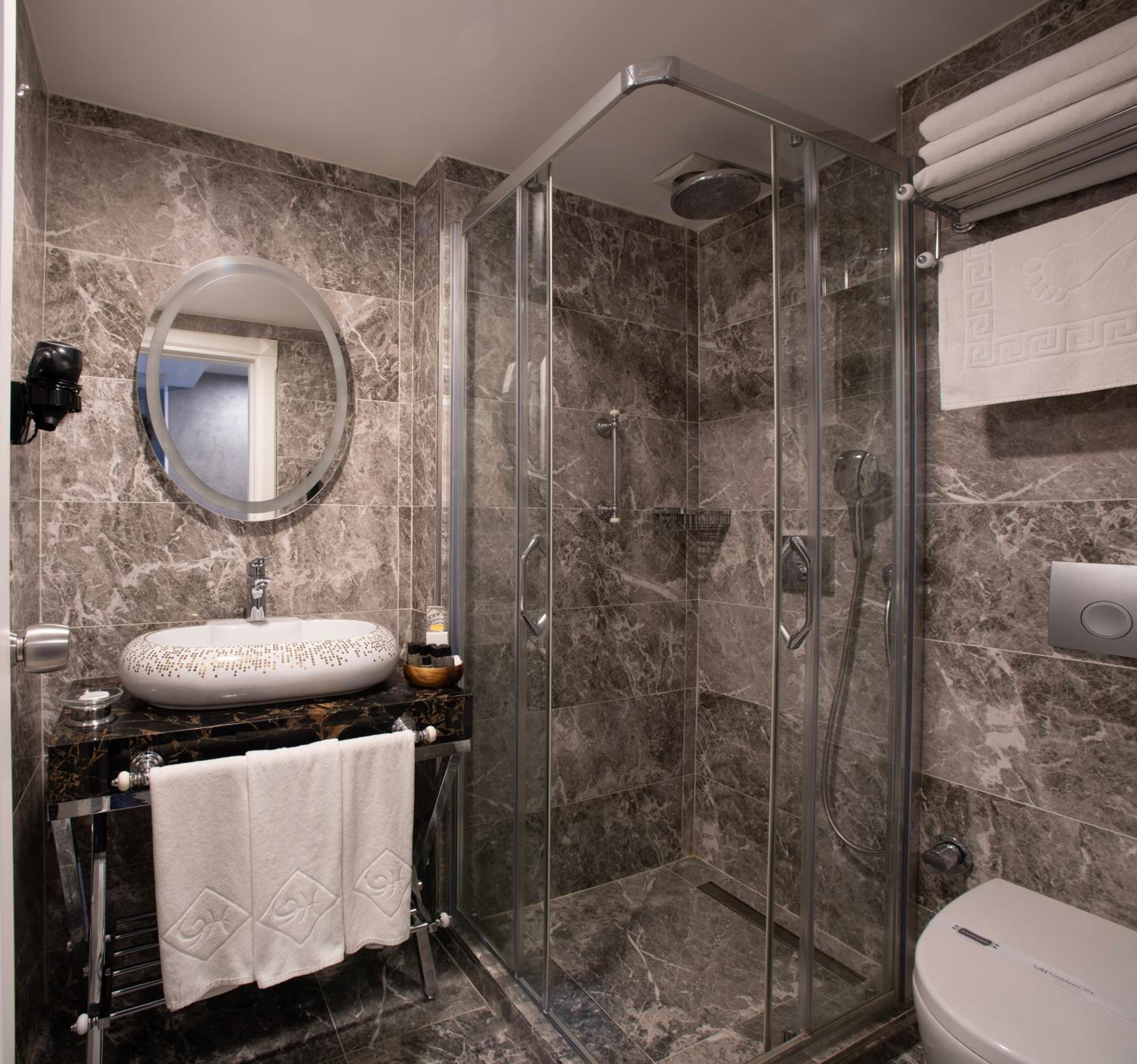 Deluxe Double Room with City View photo 3