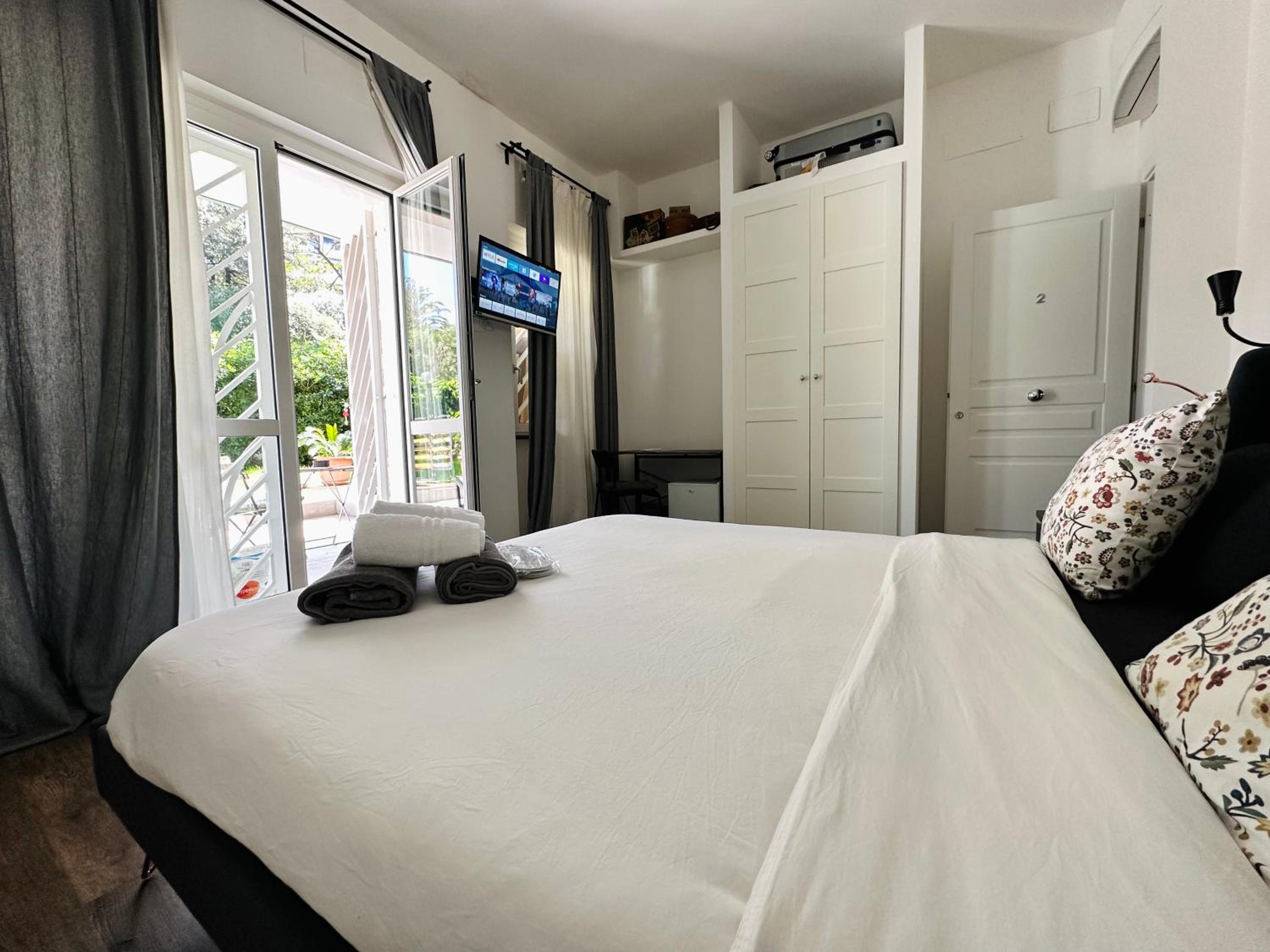 Queen Room with Garden View