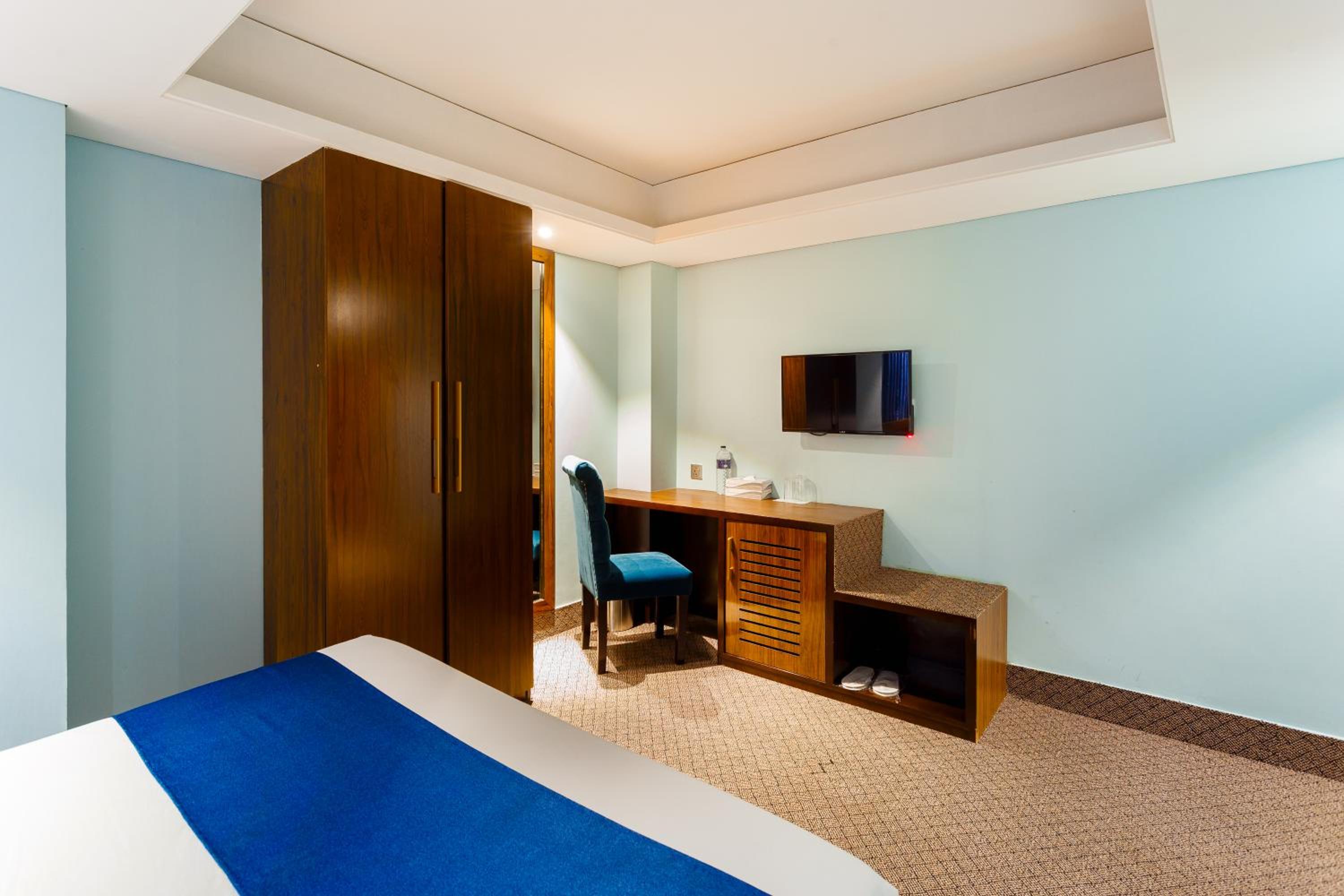 Superior King Room photo 2
