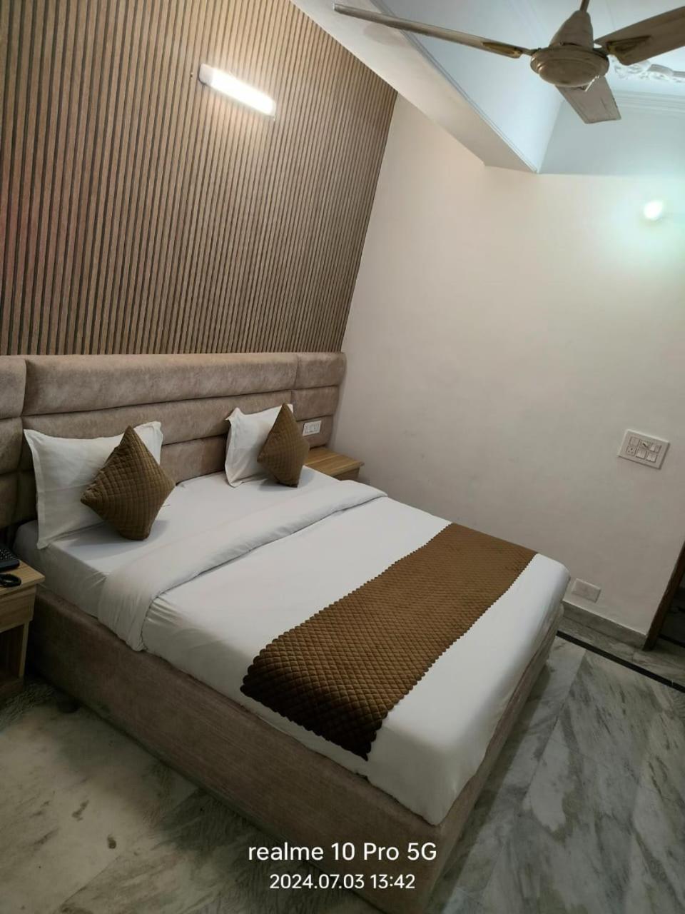 Standard King Room photo 2