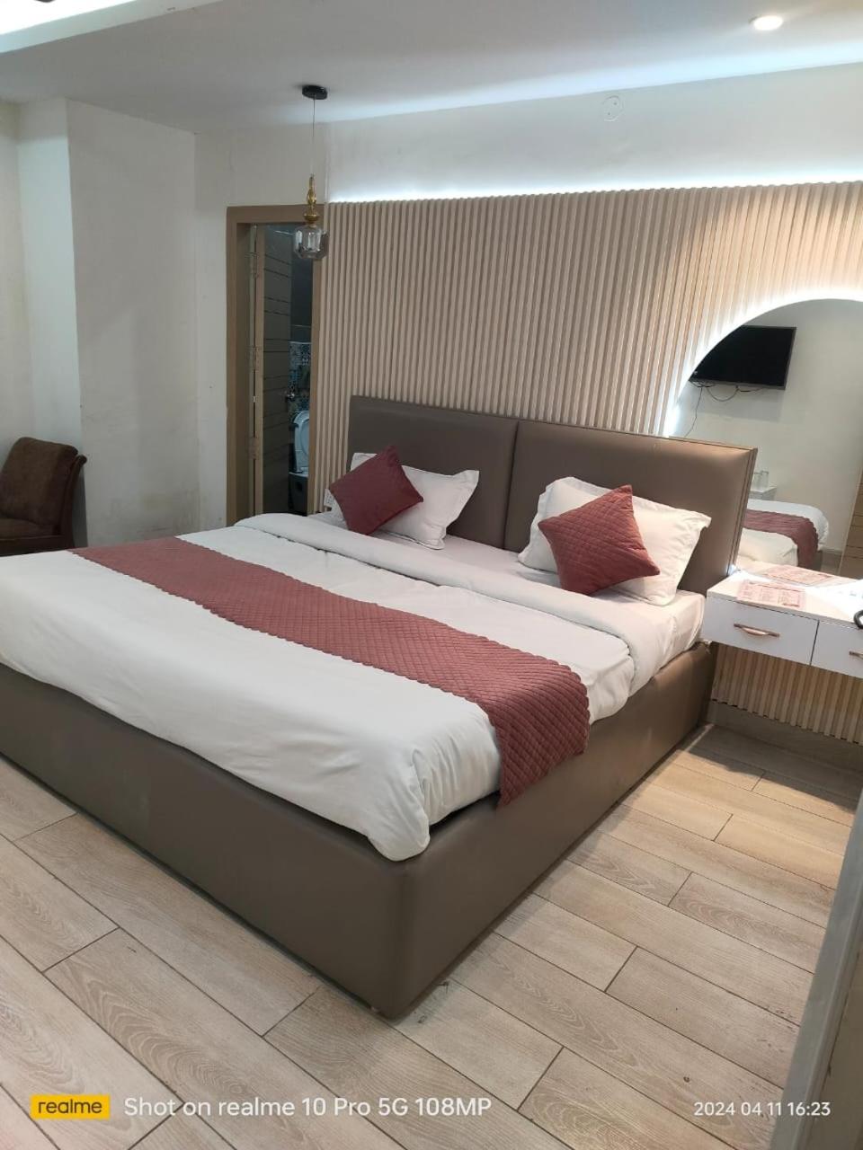Standard King Room