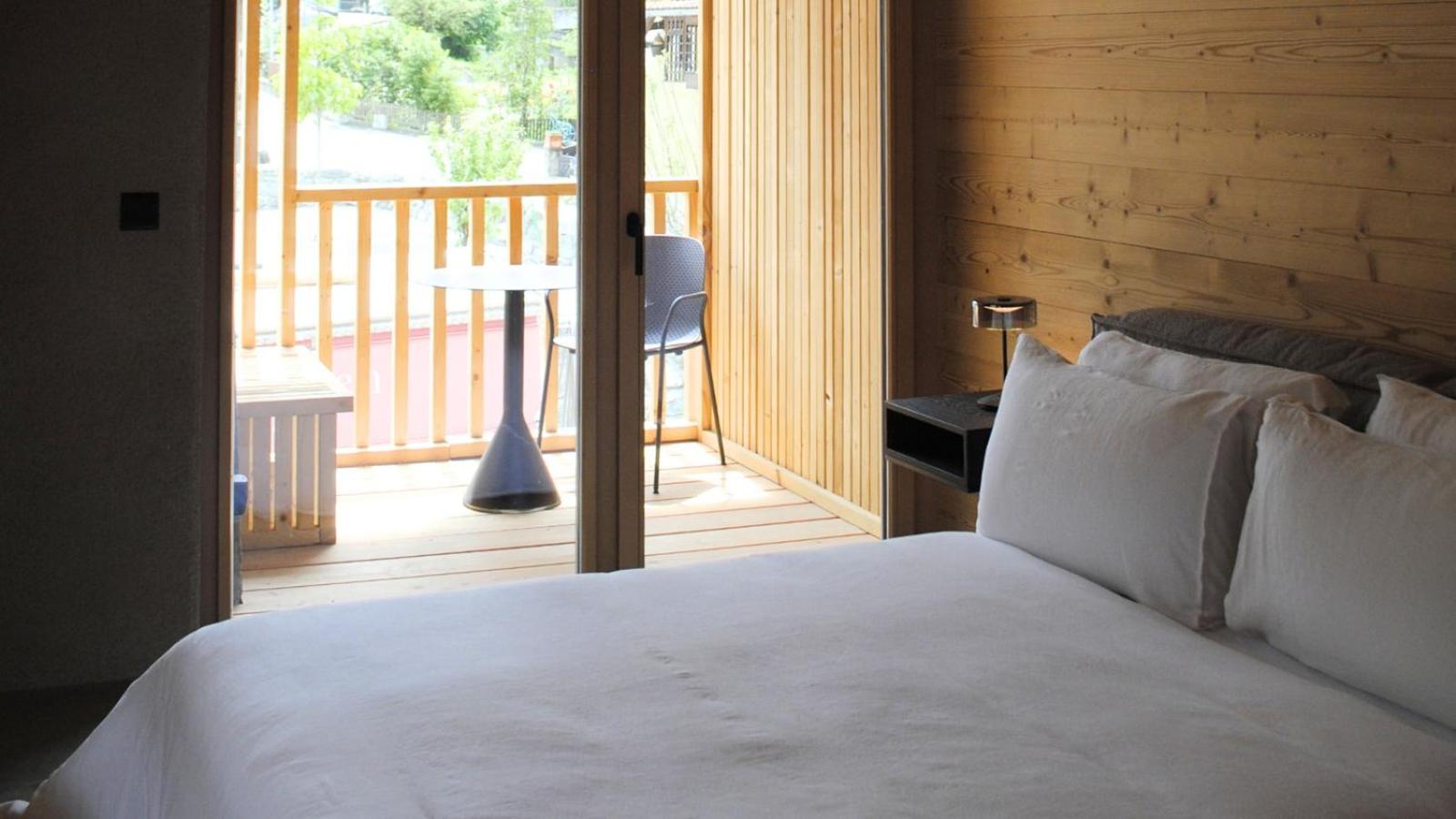 Deluxe Double Room with Balcony photo 3