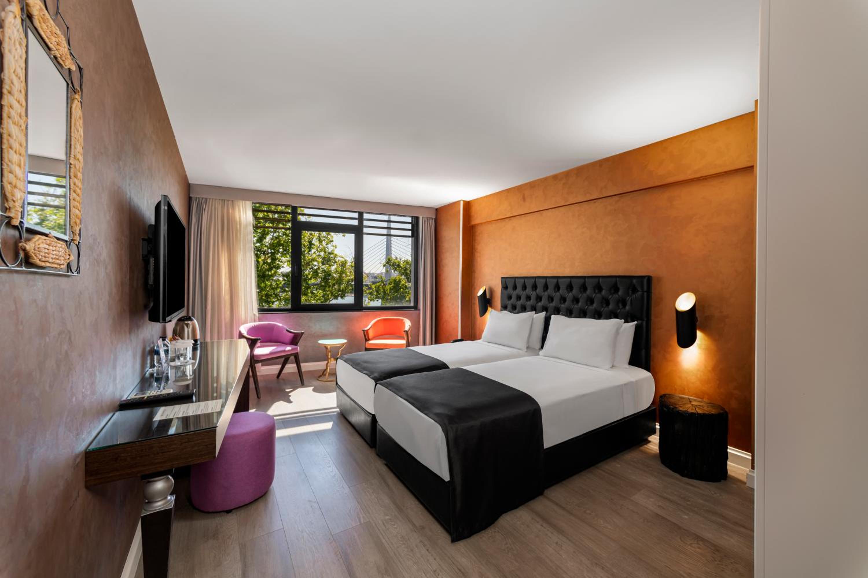 Deluxe Double Room with City View photo 1