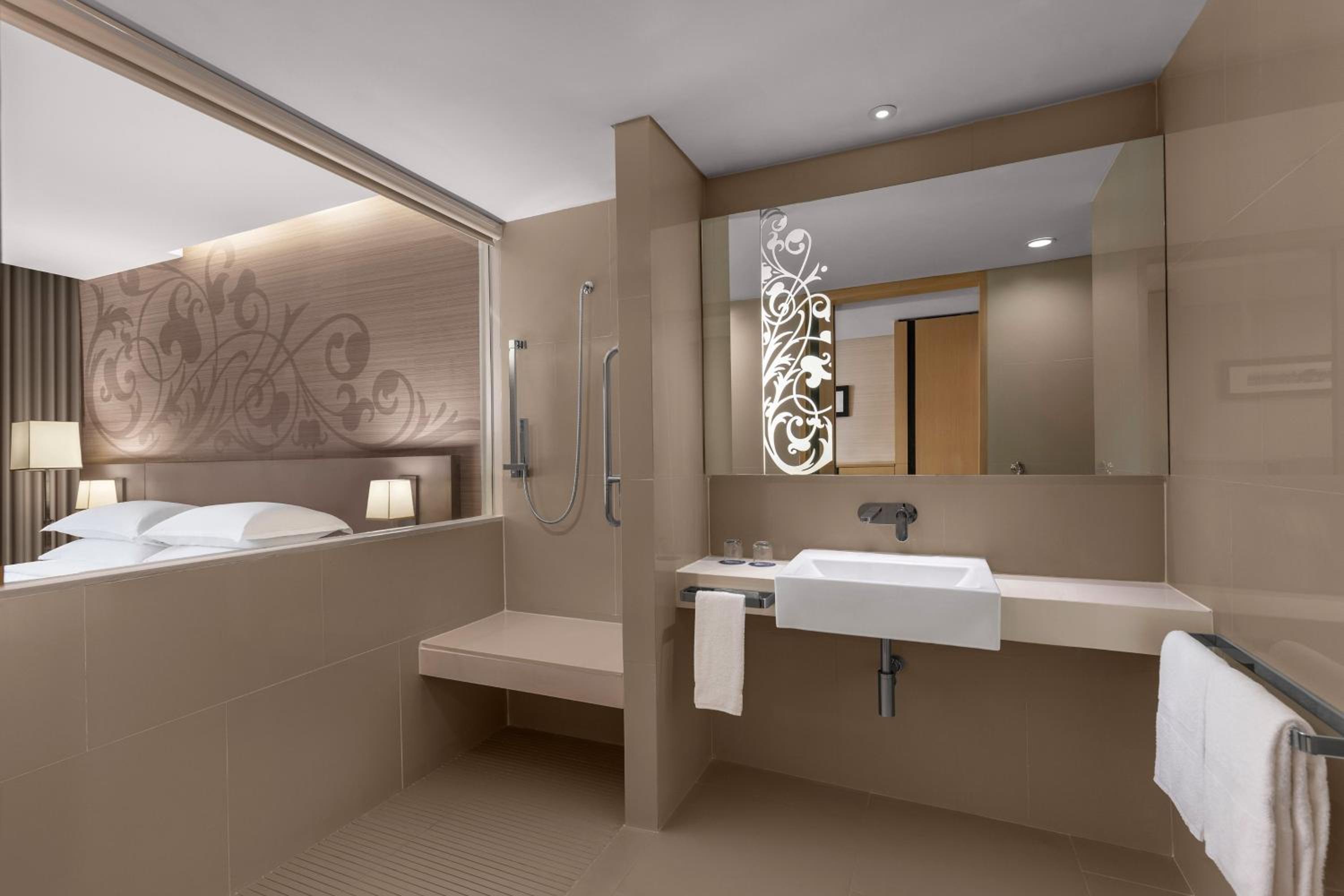Premier King Room - Accessible  photo 3
