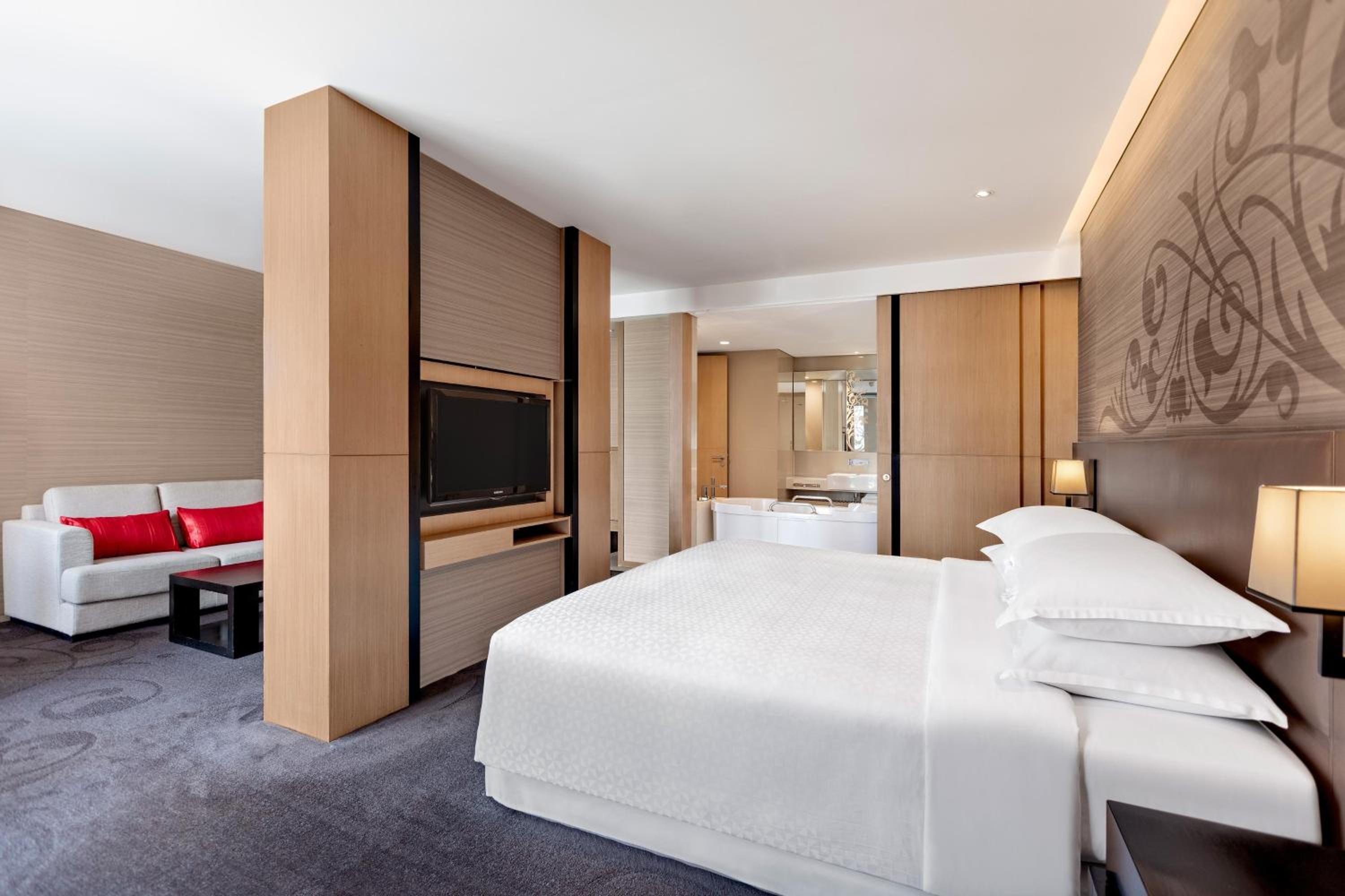 Junior Suite with King Bed