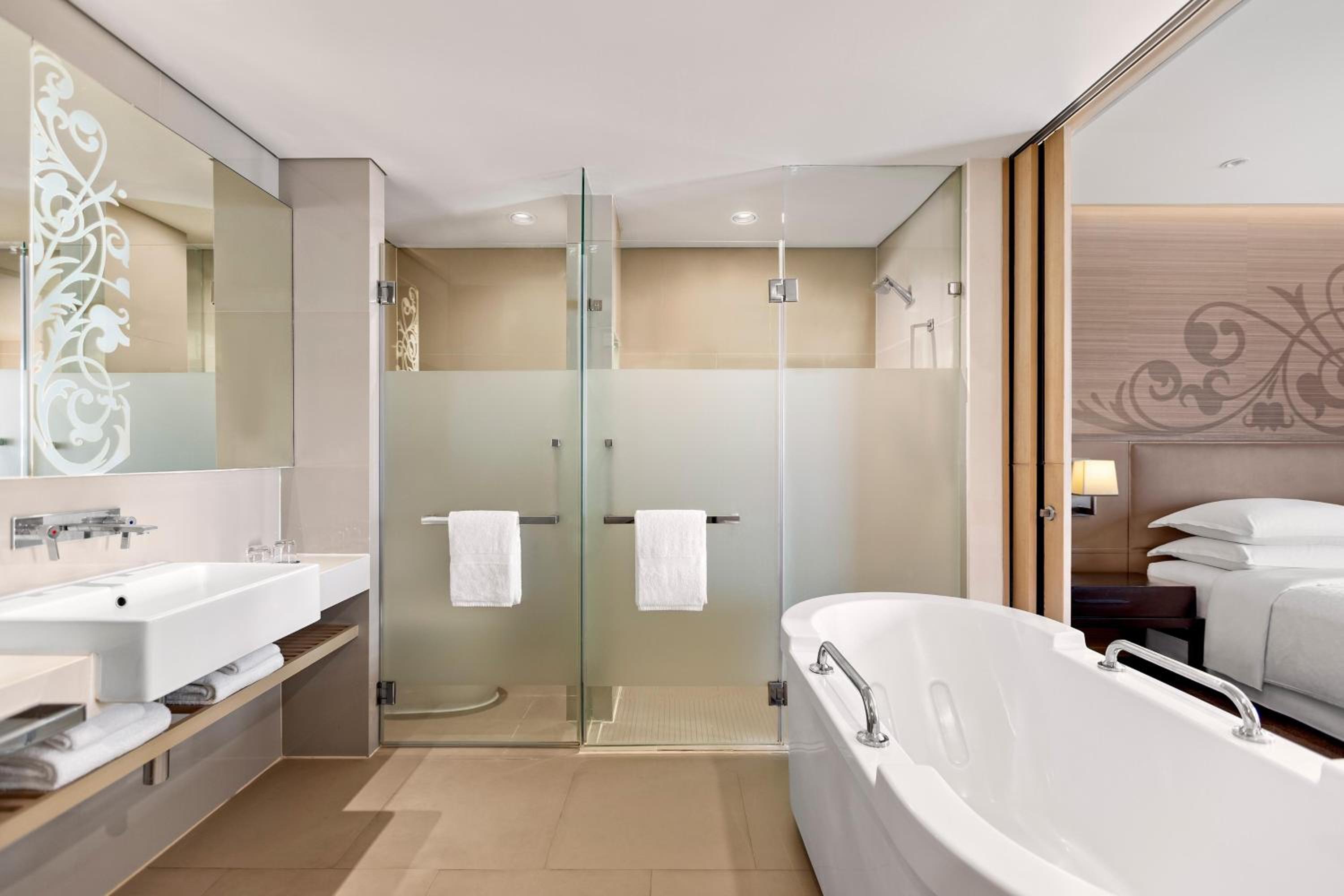 Junior Suite with King Bed photo 3
