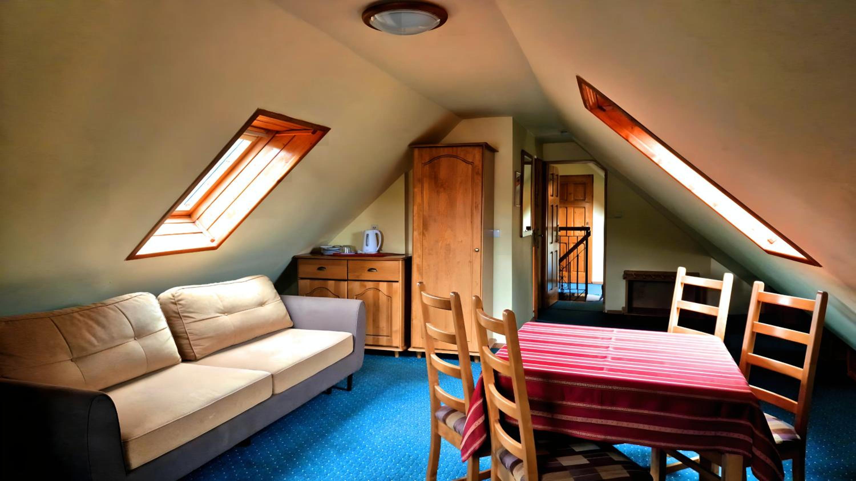 Large Twin Room - Photo 4