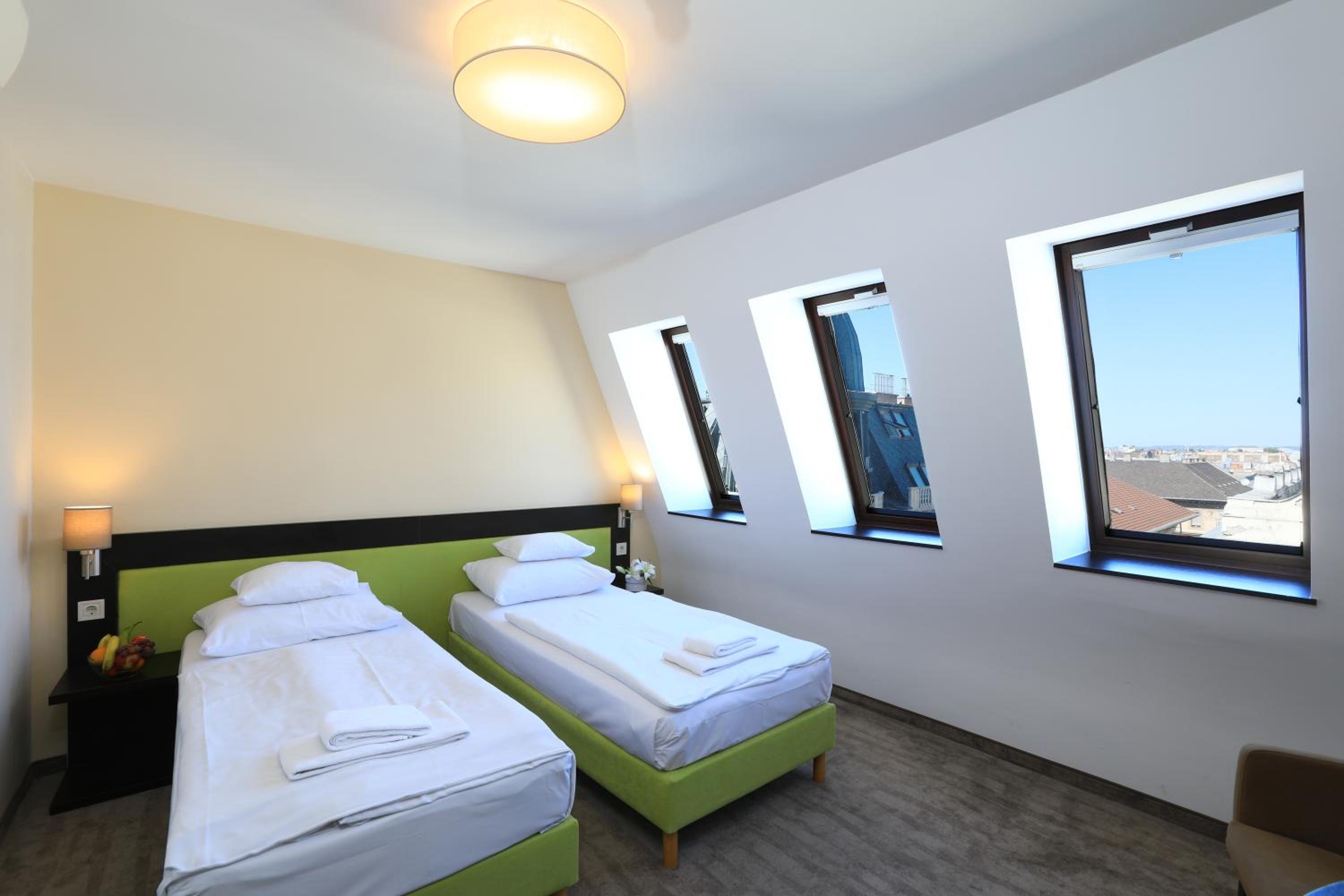 Economy Twin Room - Photo 1