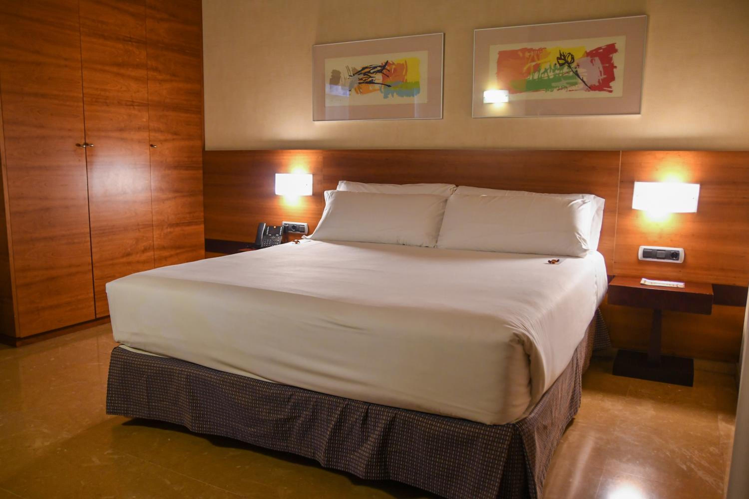 Double or Twin Room with Balcony - Photo 1