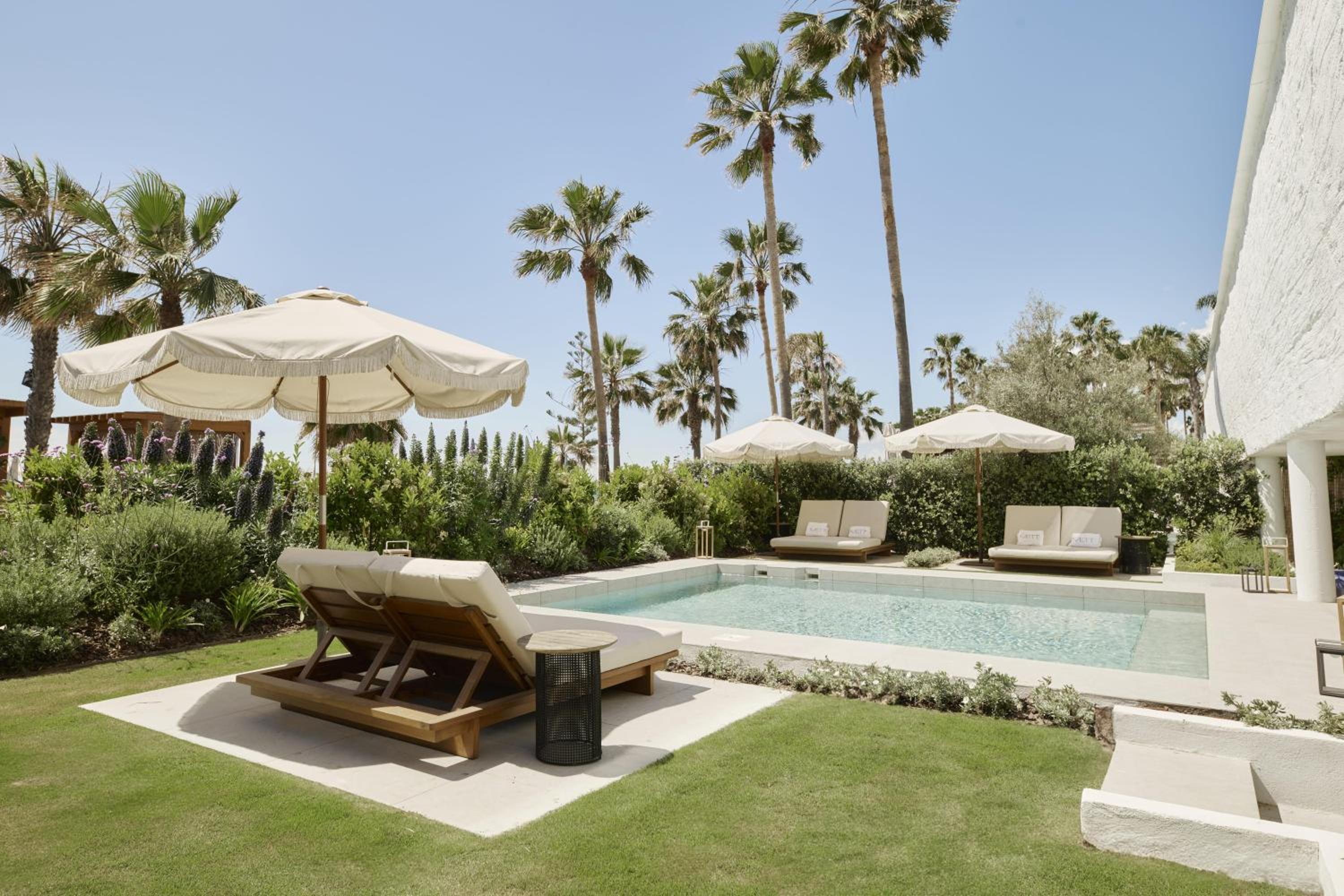 Grand Suite with Private Pool and Garden - Photo 2