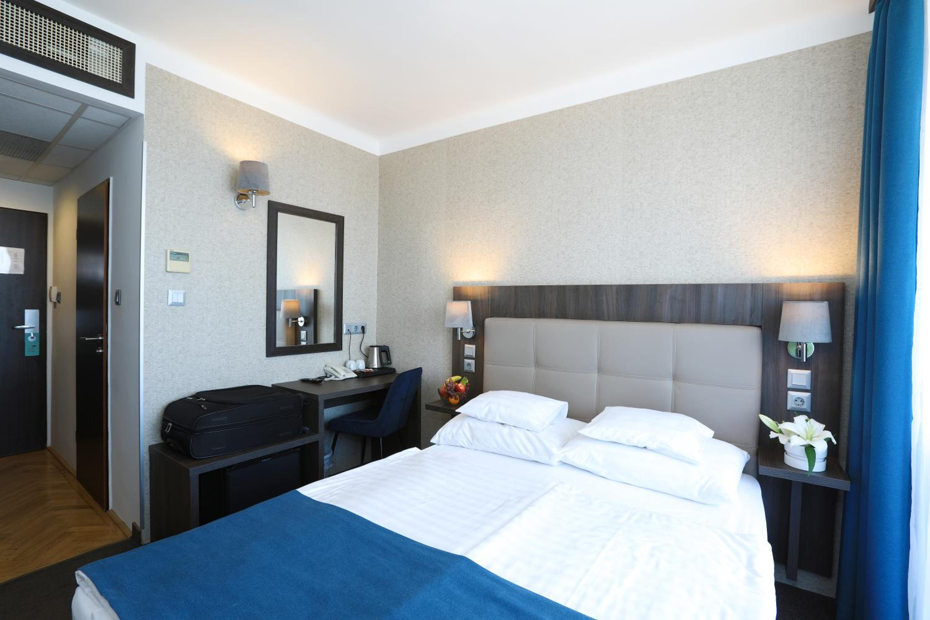 Superior Double Room with Balcony - Photo 2