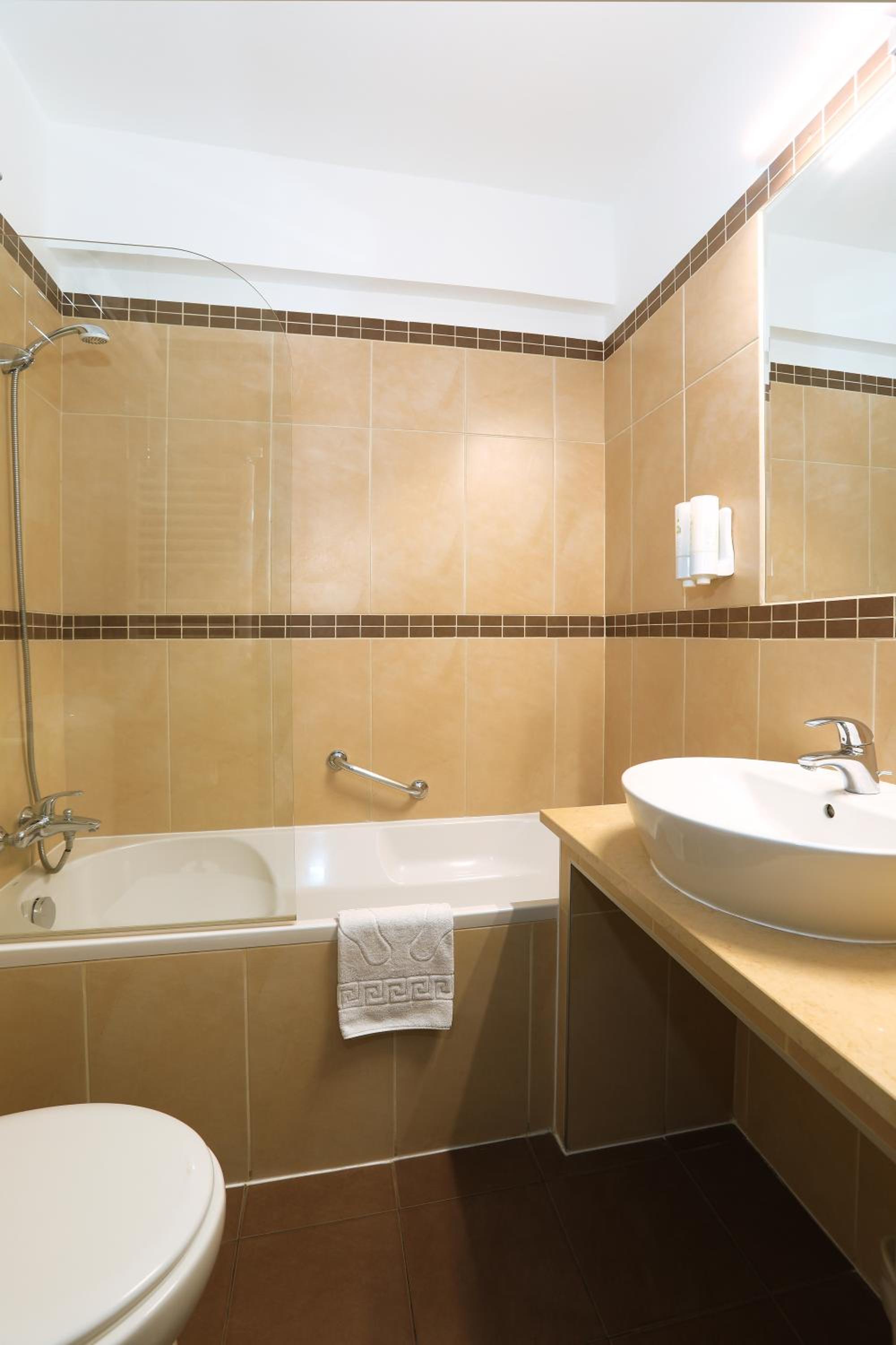 Superior Double Room with Balcony - Photo 10
