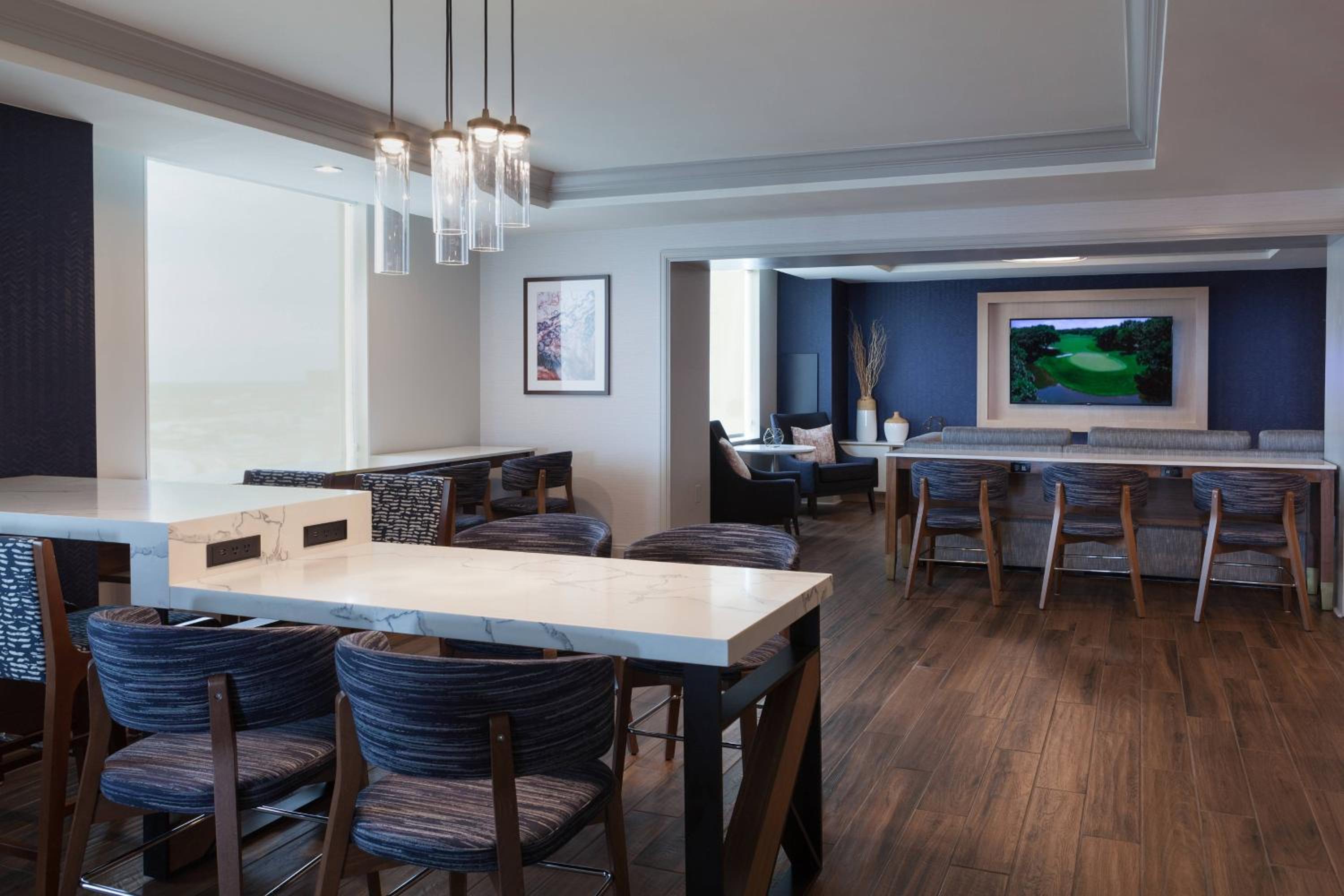 King Bed - Concierge Lounge Access  - Photo 8