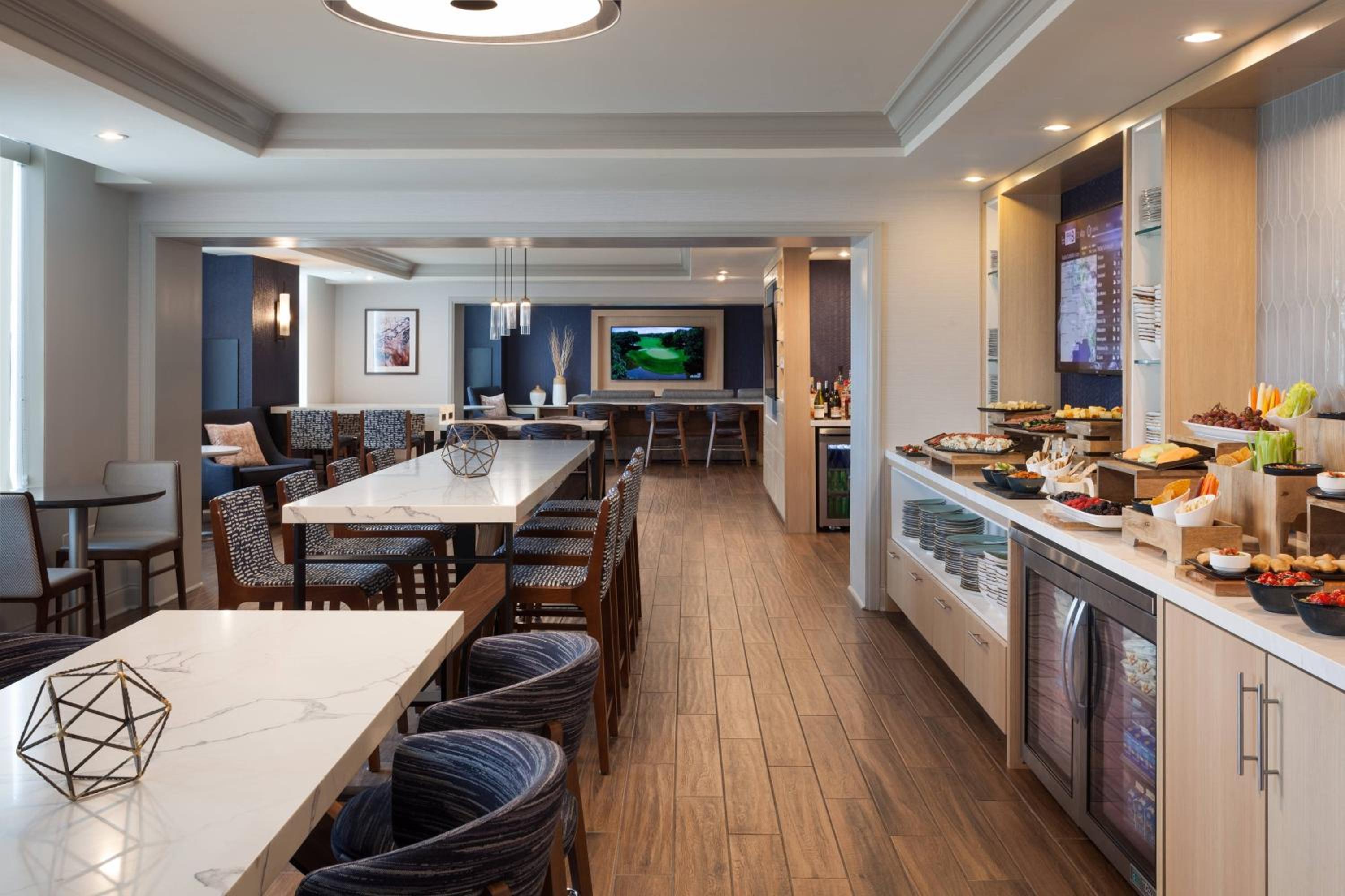 King Bed - Concierge Lounge Access  - Photo 9