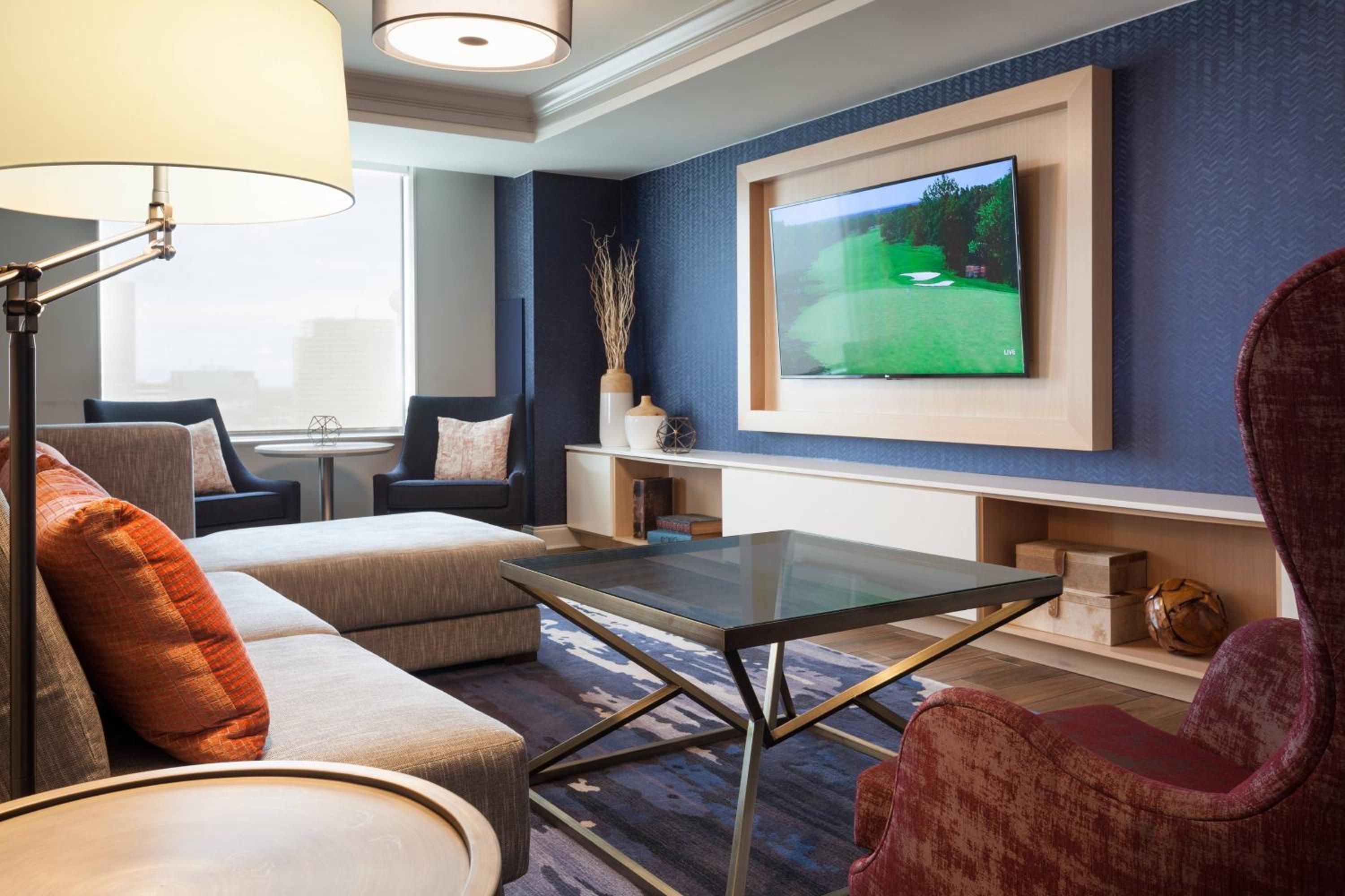 King Bed - Concierge Lounge Access  - Photo 2