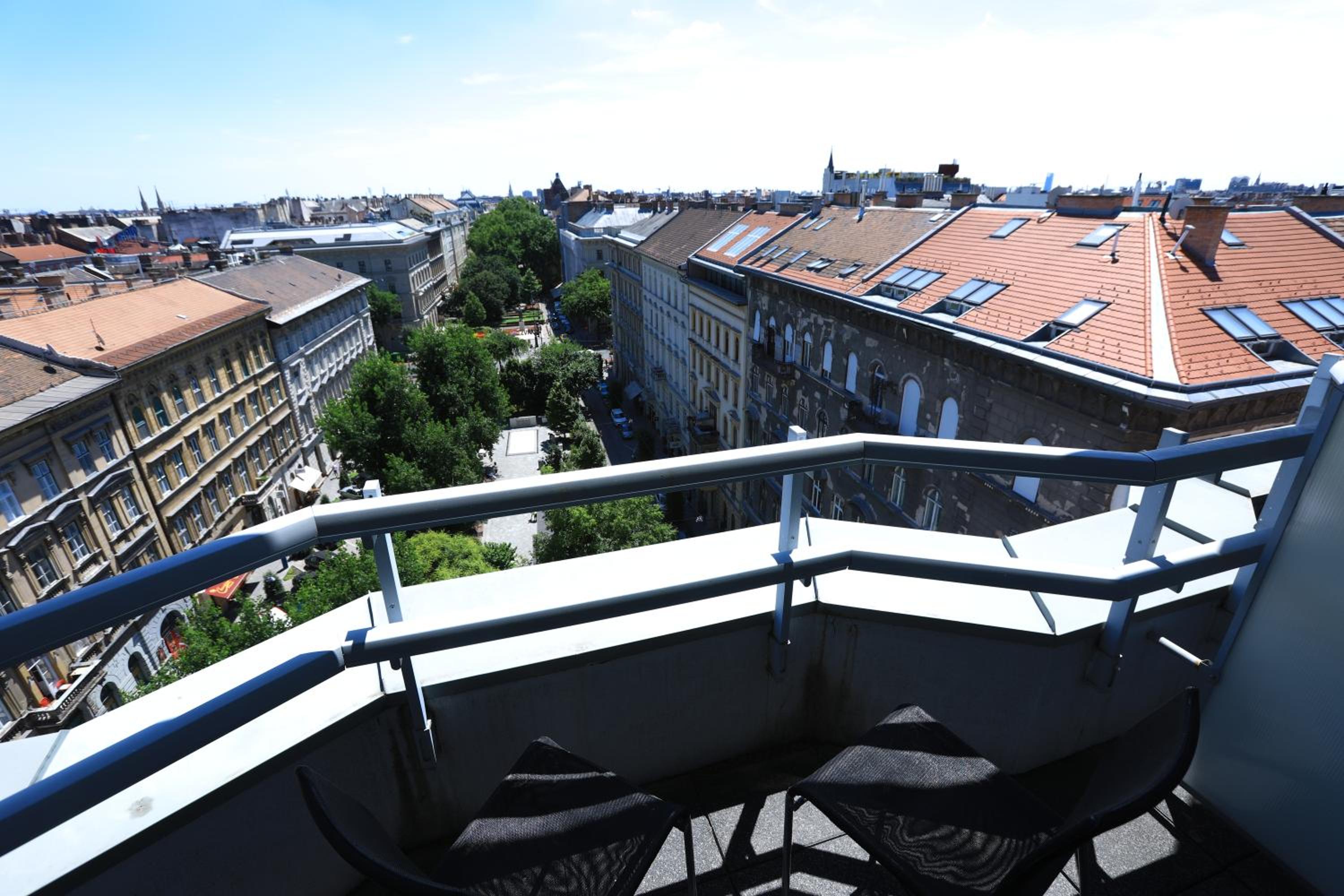 Superior Double Room with Balcony - Photo 11