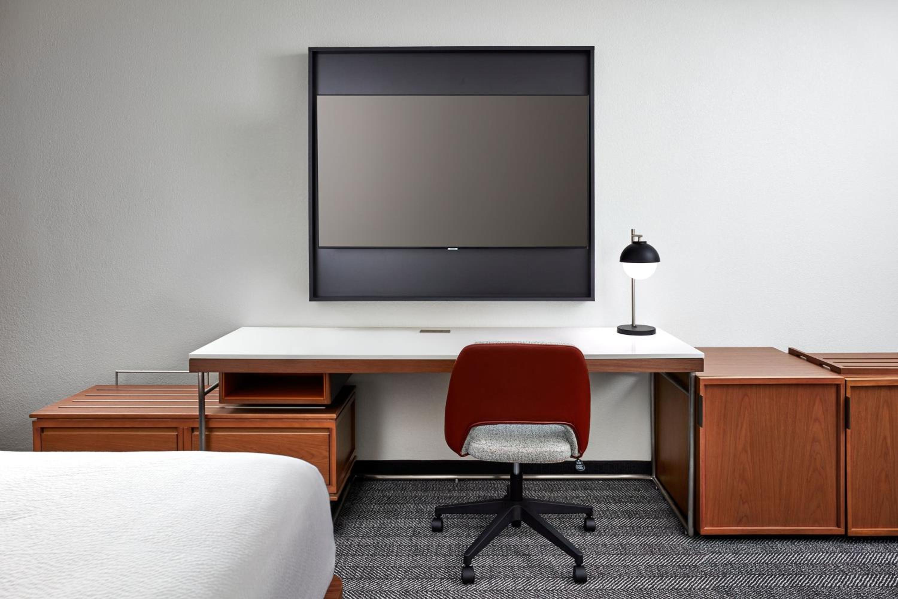 King Room with Sofa Bed - Photo 10