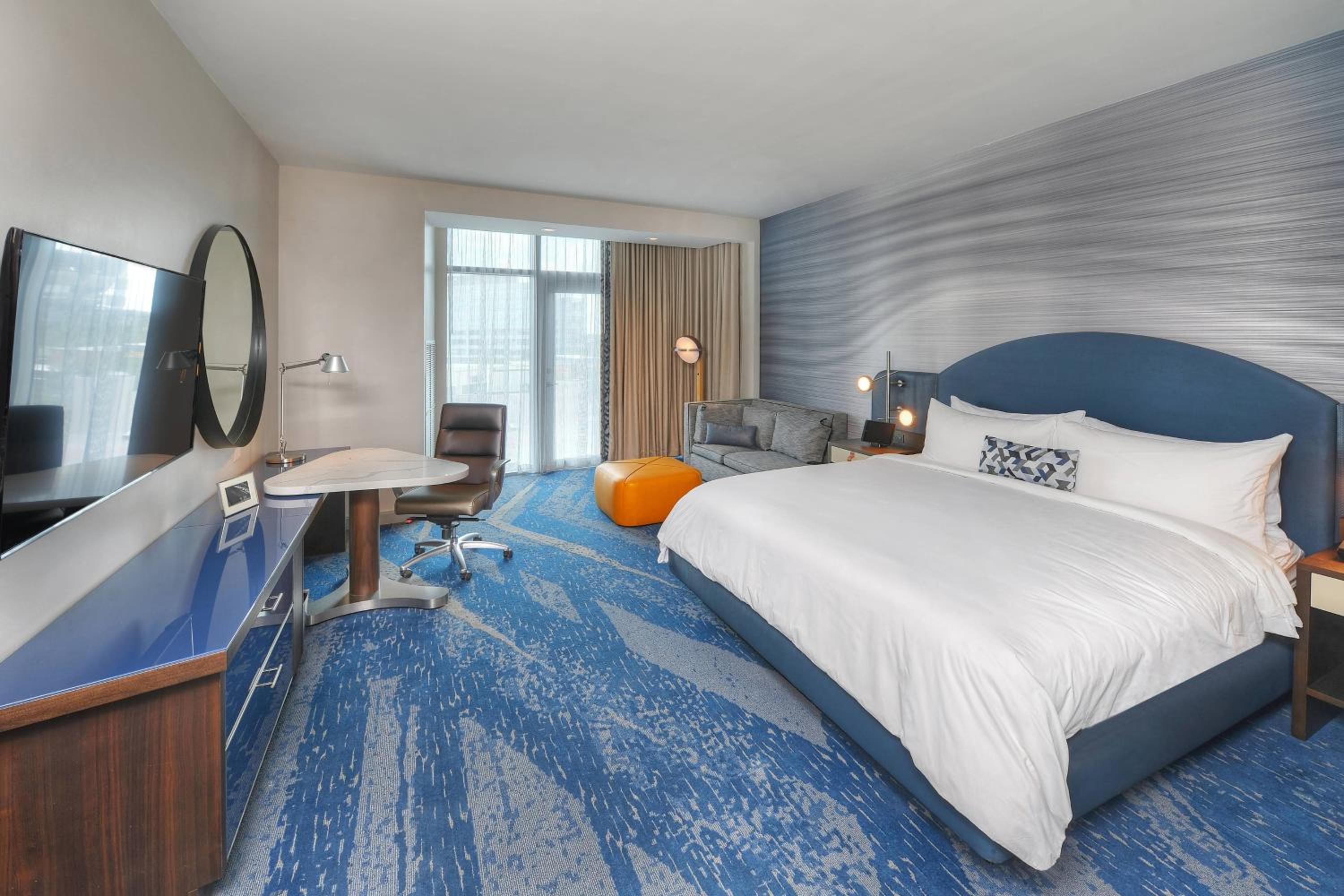 Guest room, 1 King, Sofa bed, Balcony - Photo 6