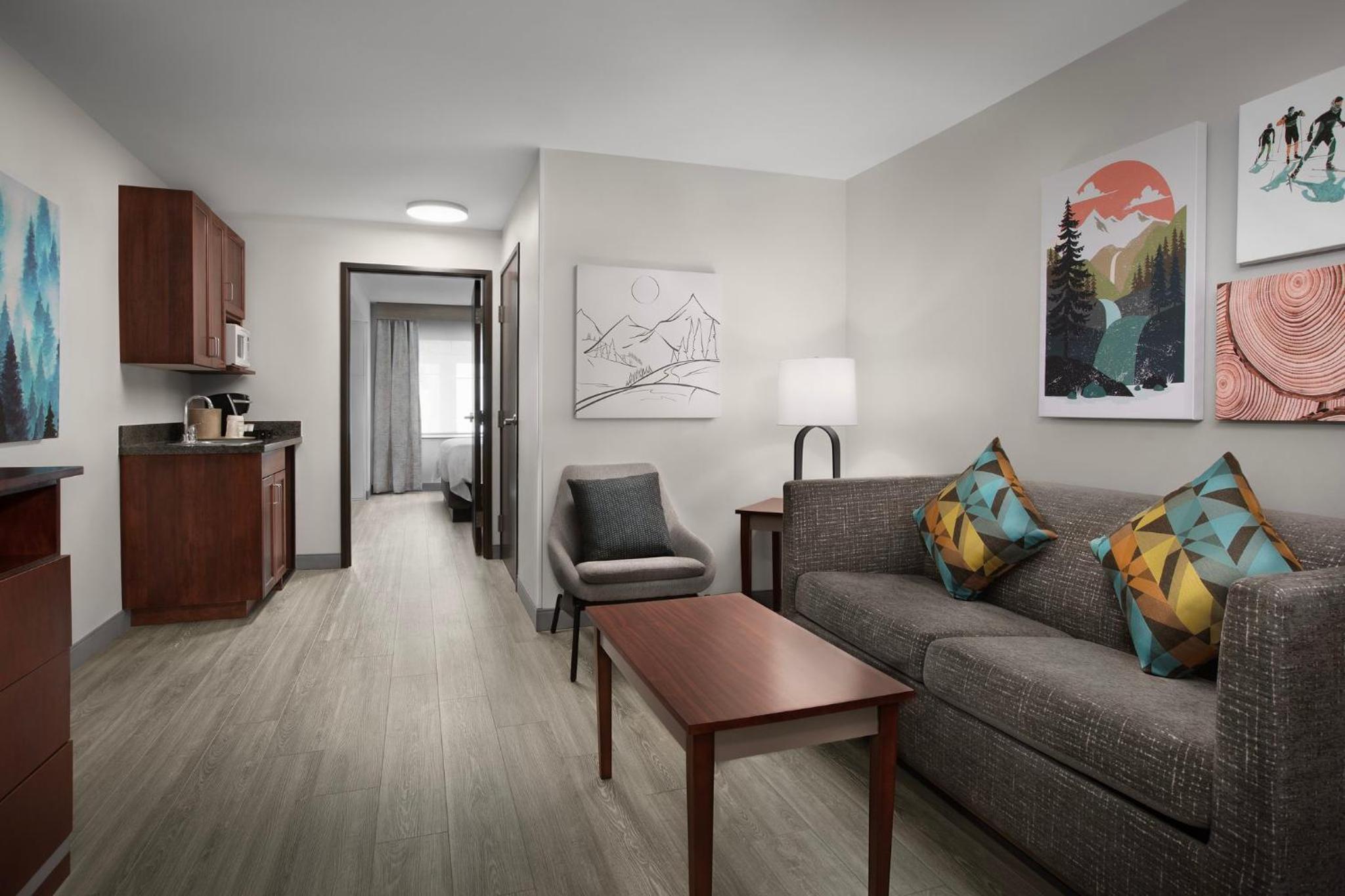 King Suite with Balcony photo 2