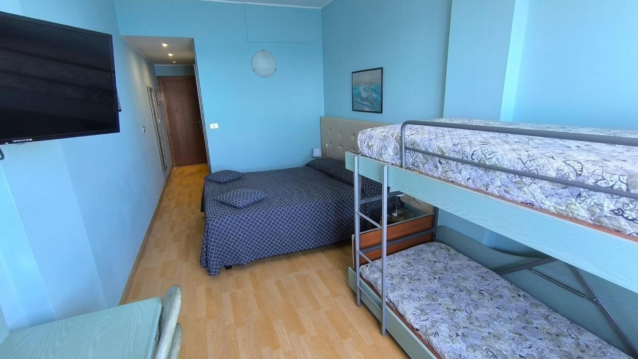 Family Room with Sea View - Photo 1