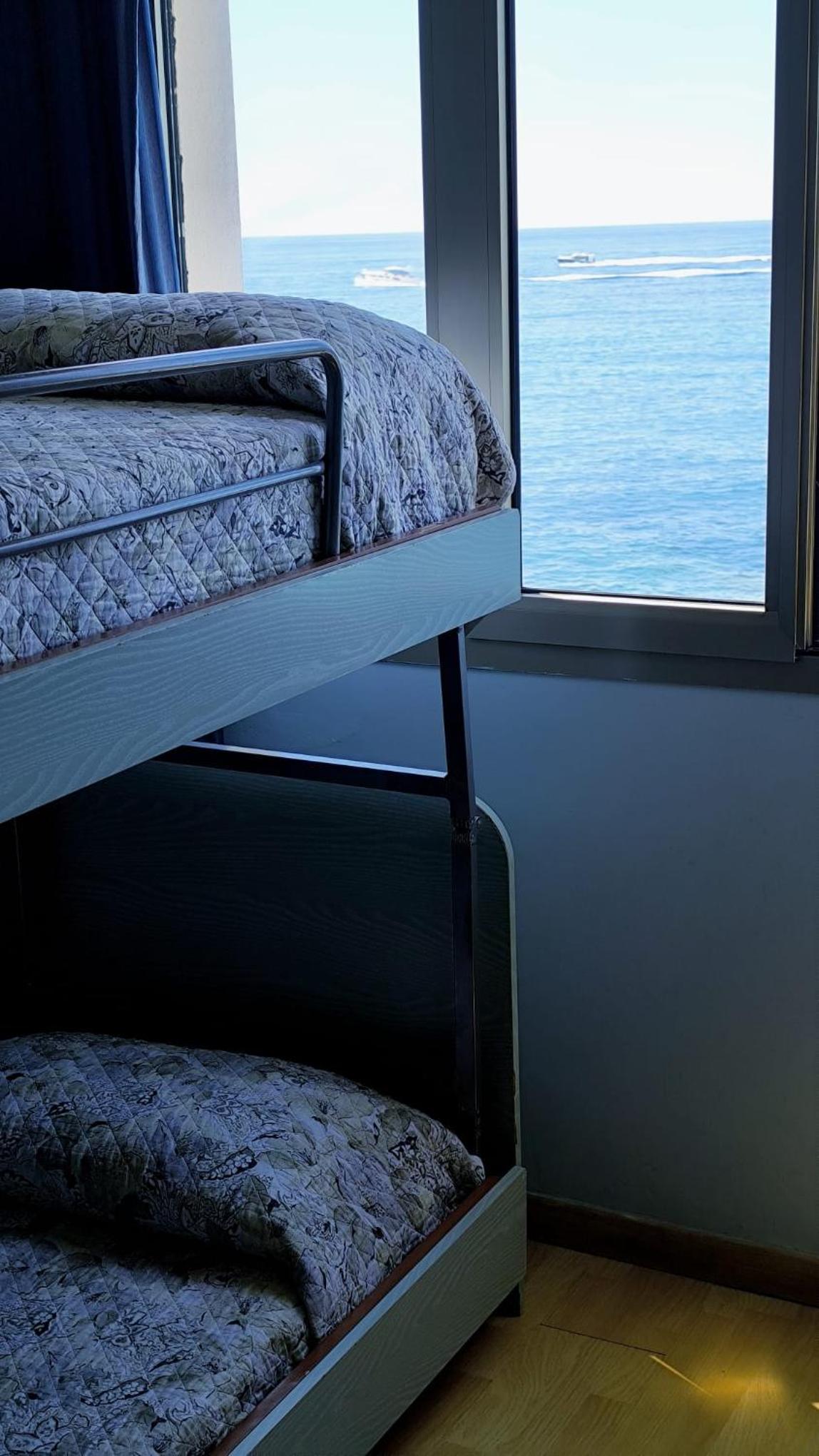 Family Room with Sea View - Photo 3