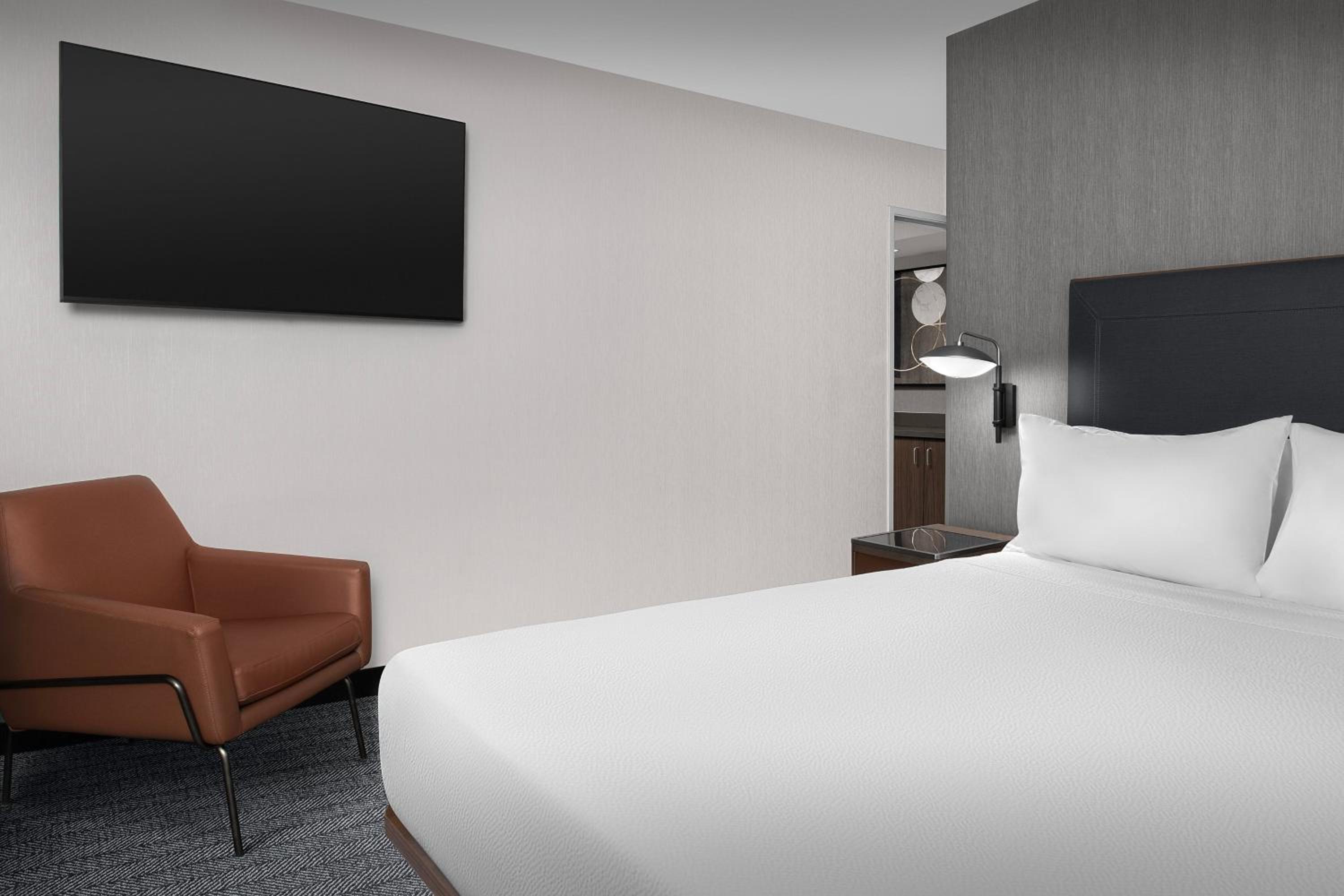 One-Bedroom King Suite - Photo 3