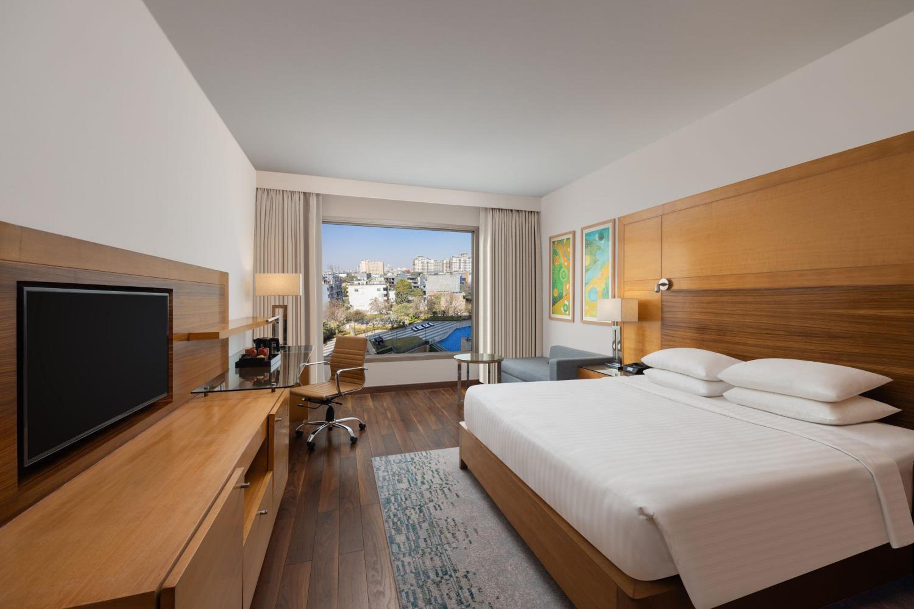 King Guest Room High Floor photo 2
